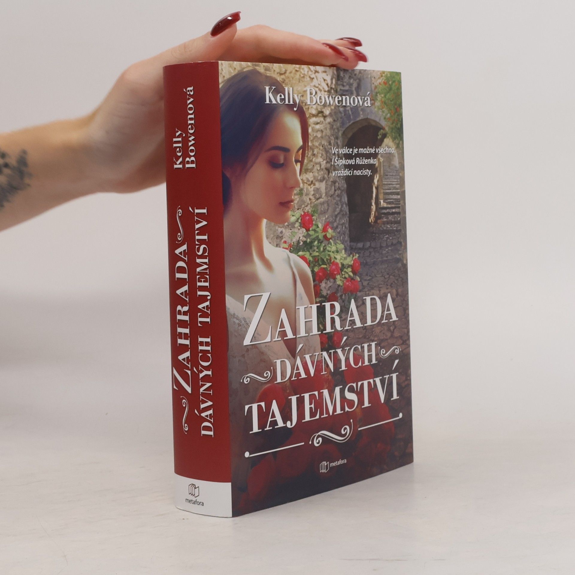 Kelly Bowen Zahrada dávných tajemství