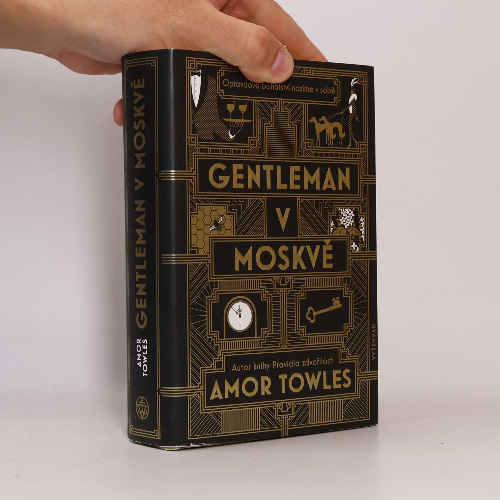 Amor Towles Gentleman v Moskvě