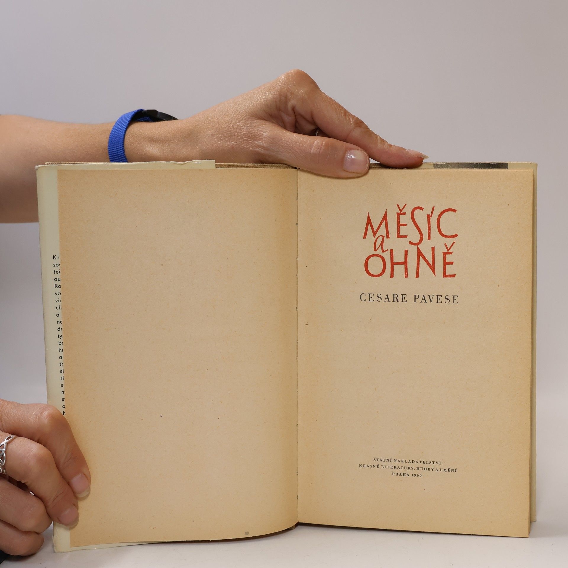 Cesare Pavese Měsíc a ohně