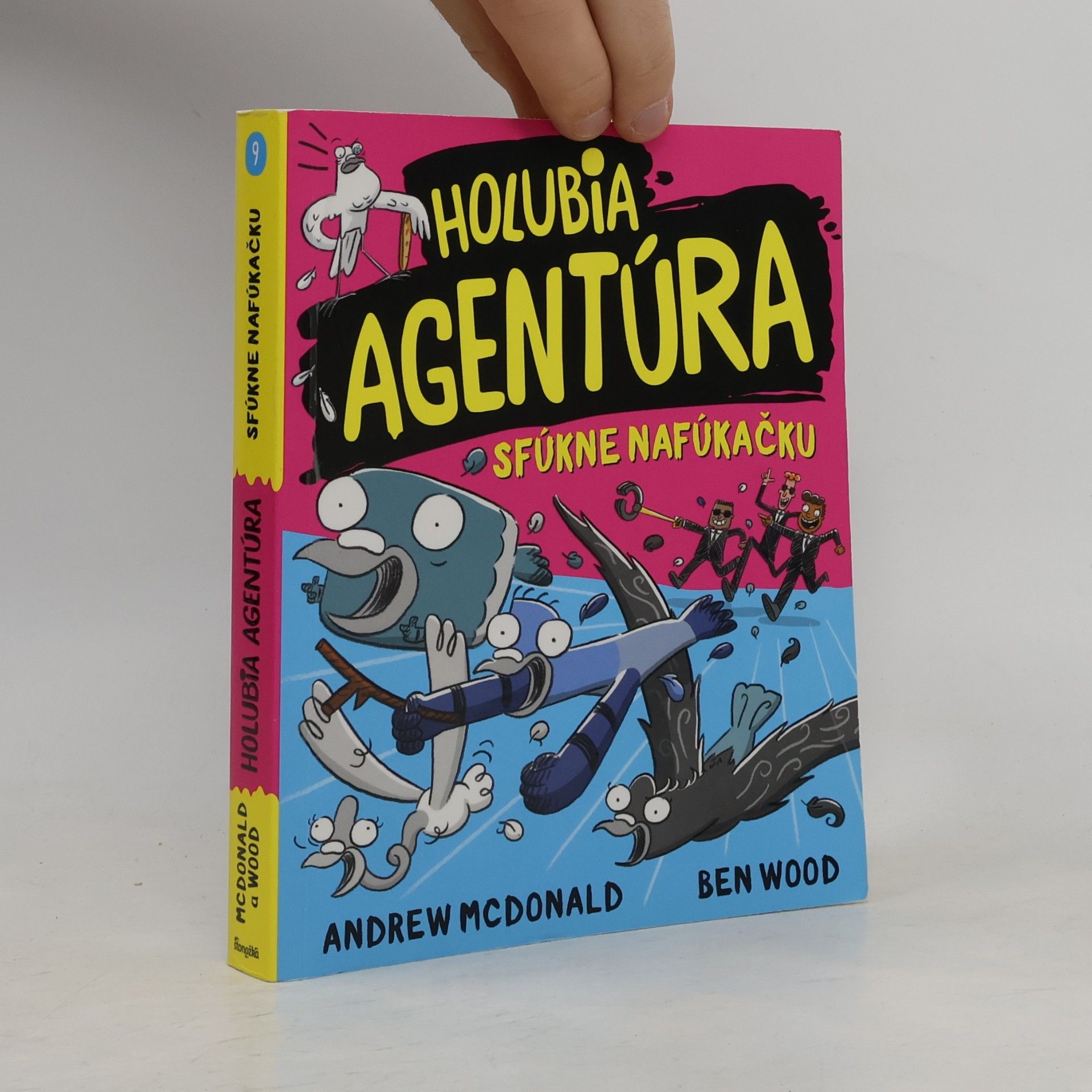 Ben Wood Holubia Agentúra sfúkne nafúkačku