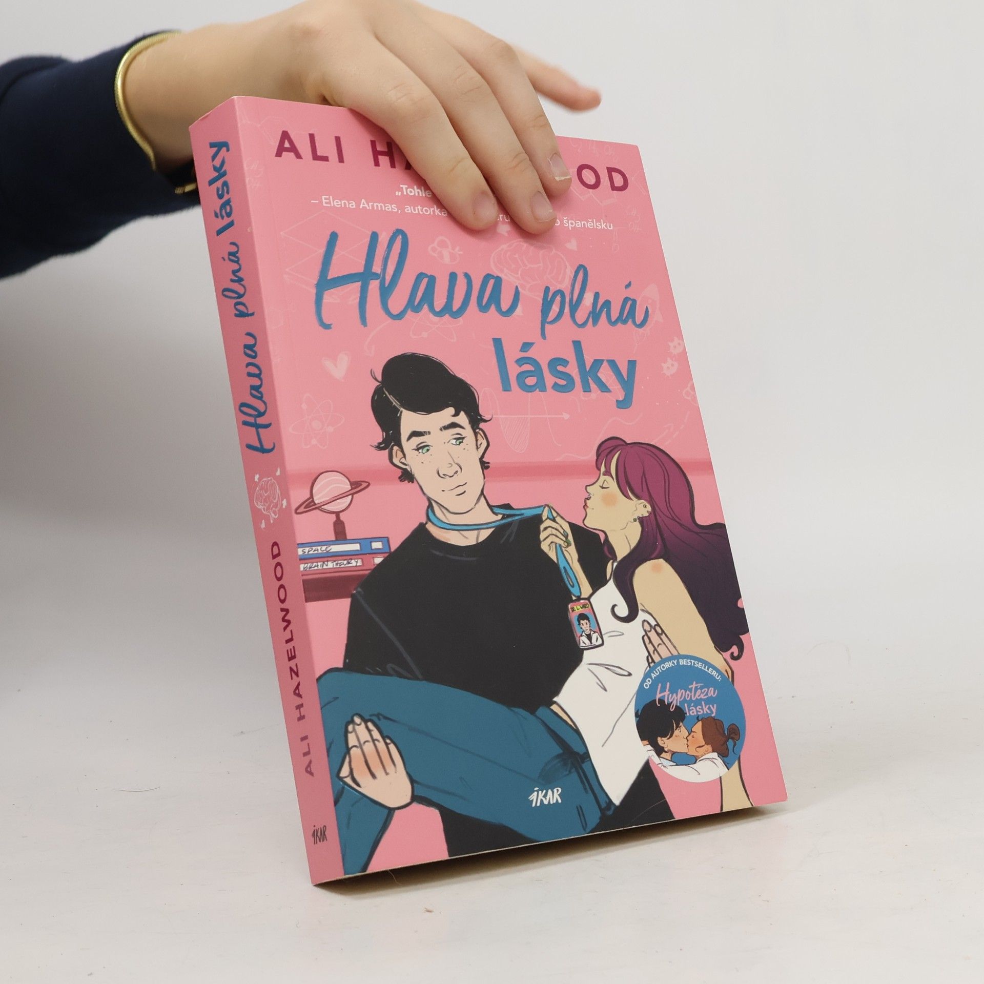 Ali Hazelwood Hlava plná lásky