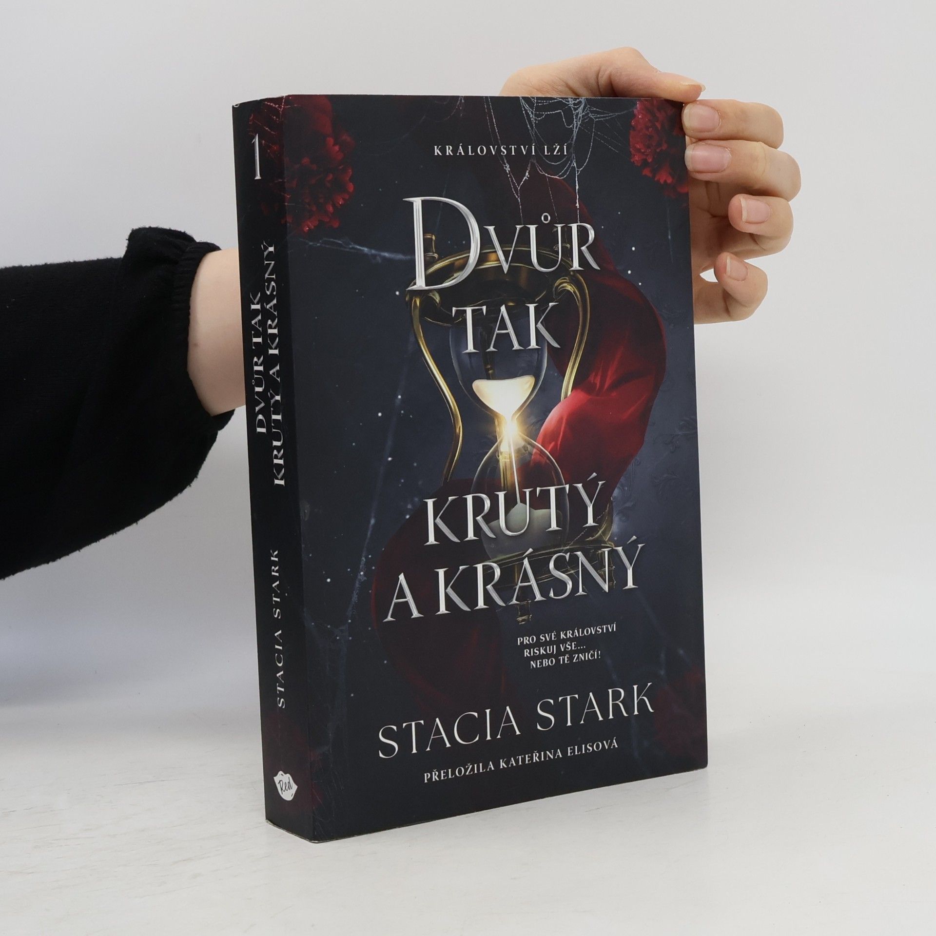 Dvůr tak krutý a krásný