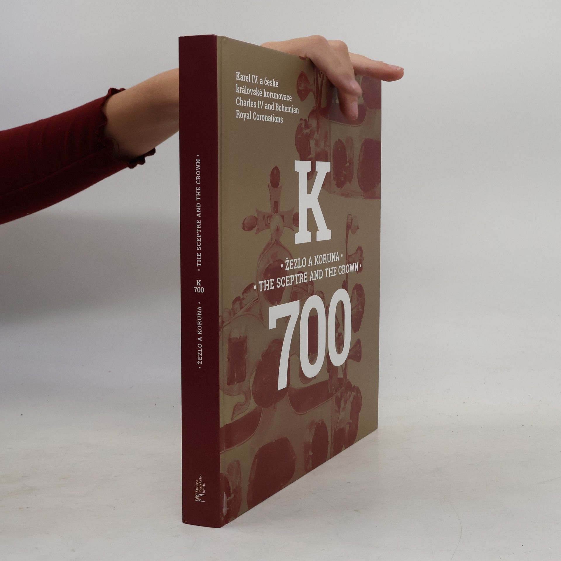 K 700. Žezlo a koruna. Karel IV. a české královské korunovace.