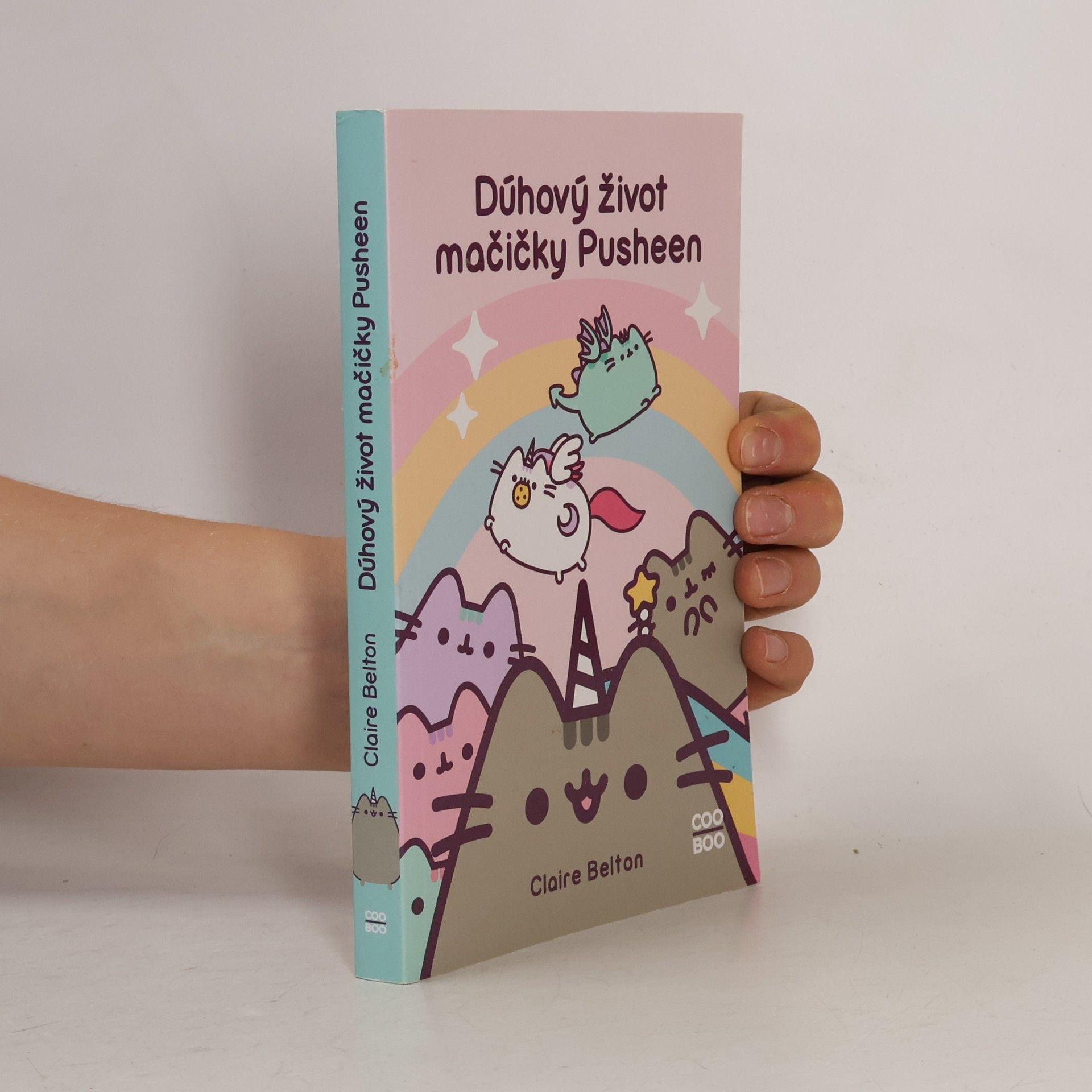 Claire Belton Dúhový život mačičky Pusheen
