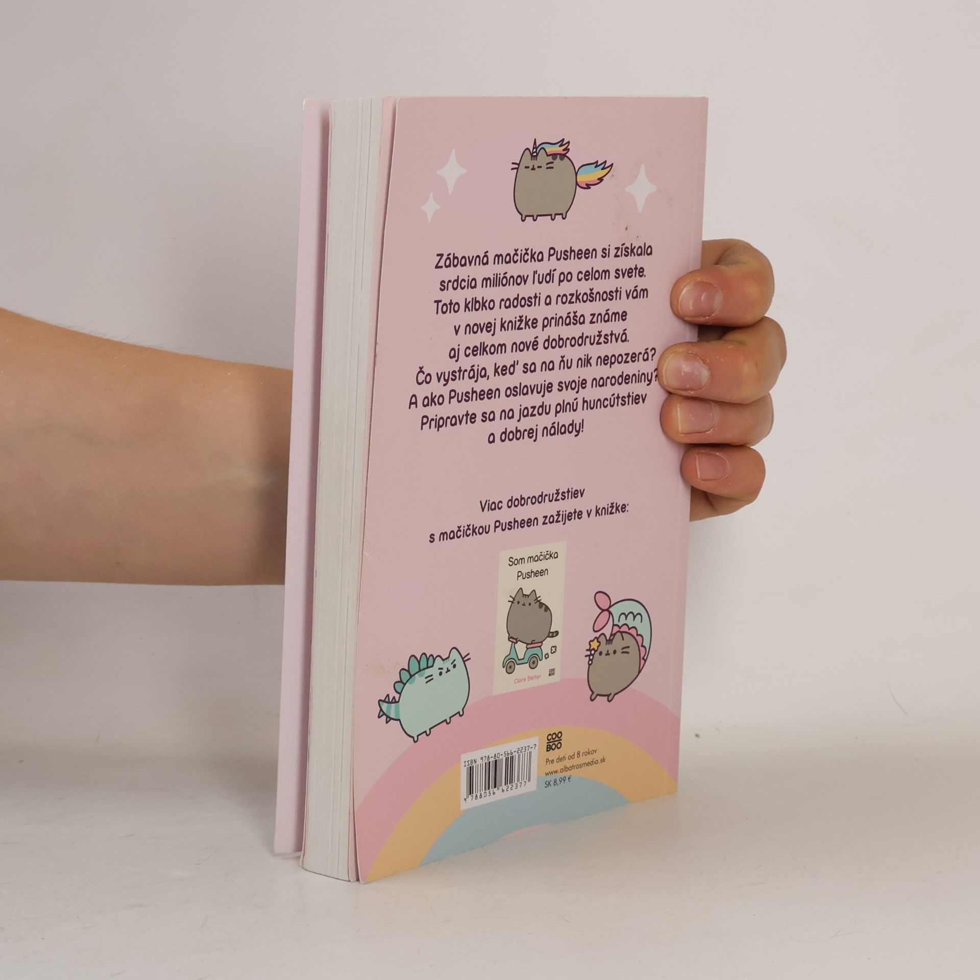 Claire Belton Dúhový život mačičky Pusheen