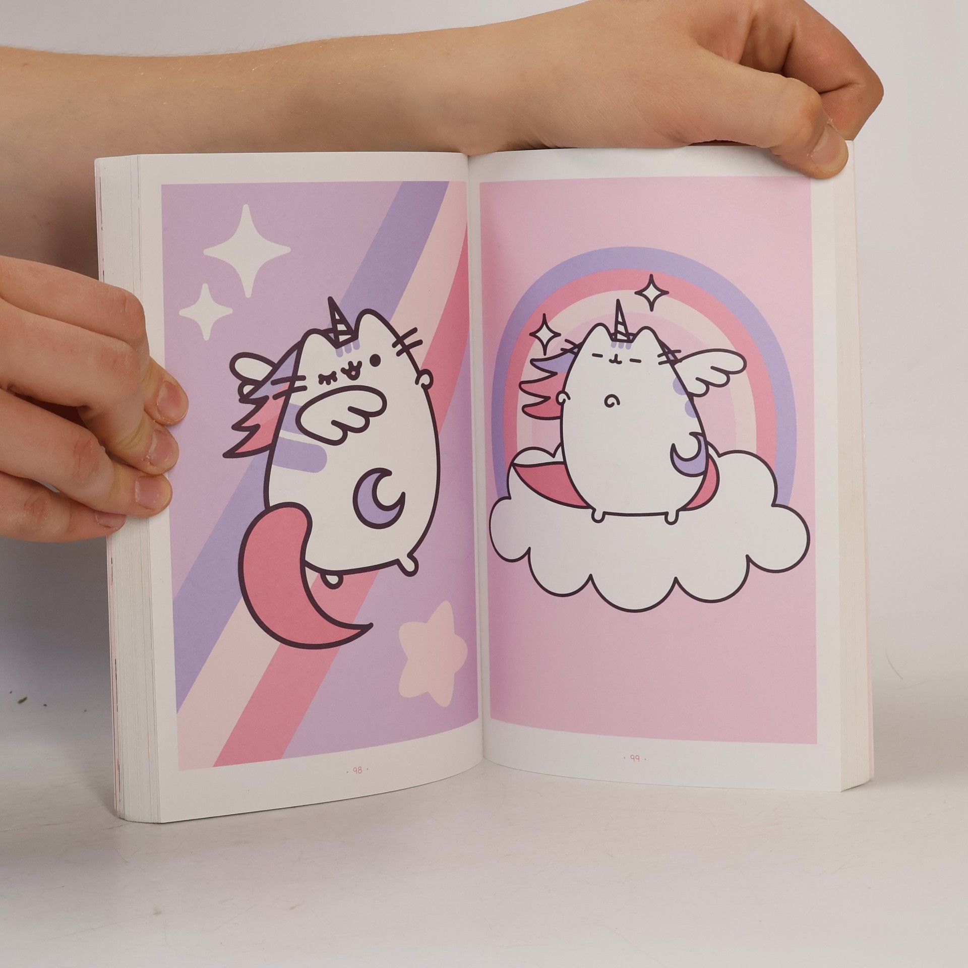 Claire Belton Dúhový život mačičky Pusheen