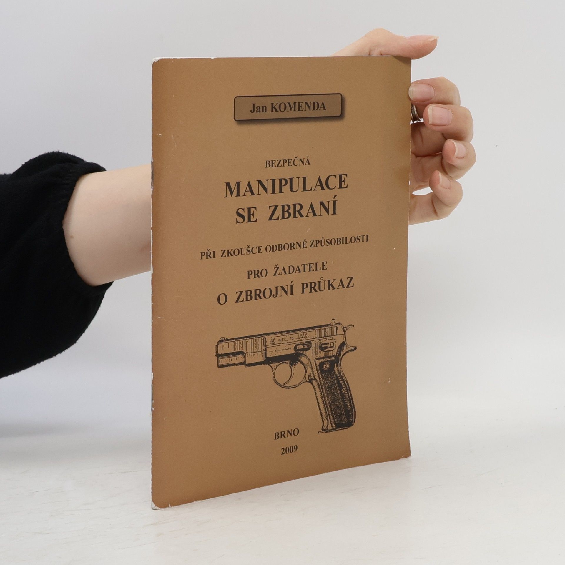 Jan Komenda Bezpečná manipulace se zbraní