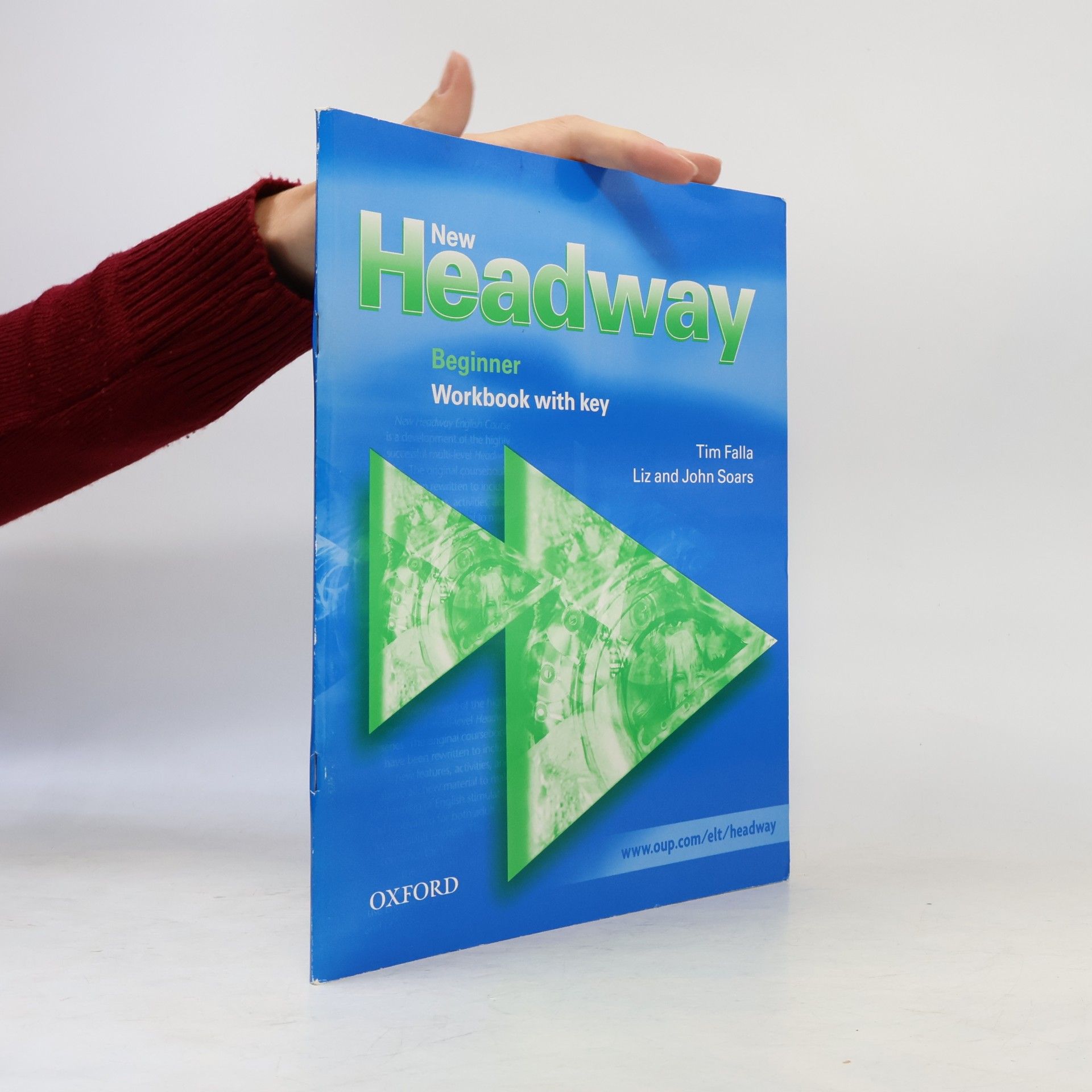 New Headway English course. Beginner workbook with key