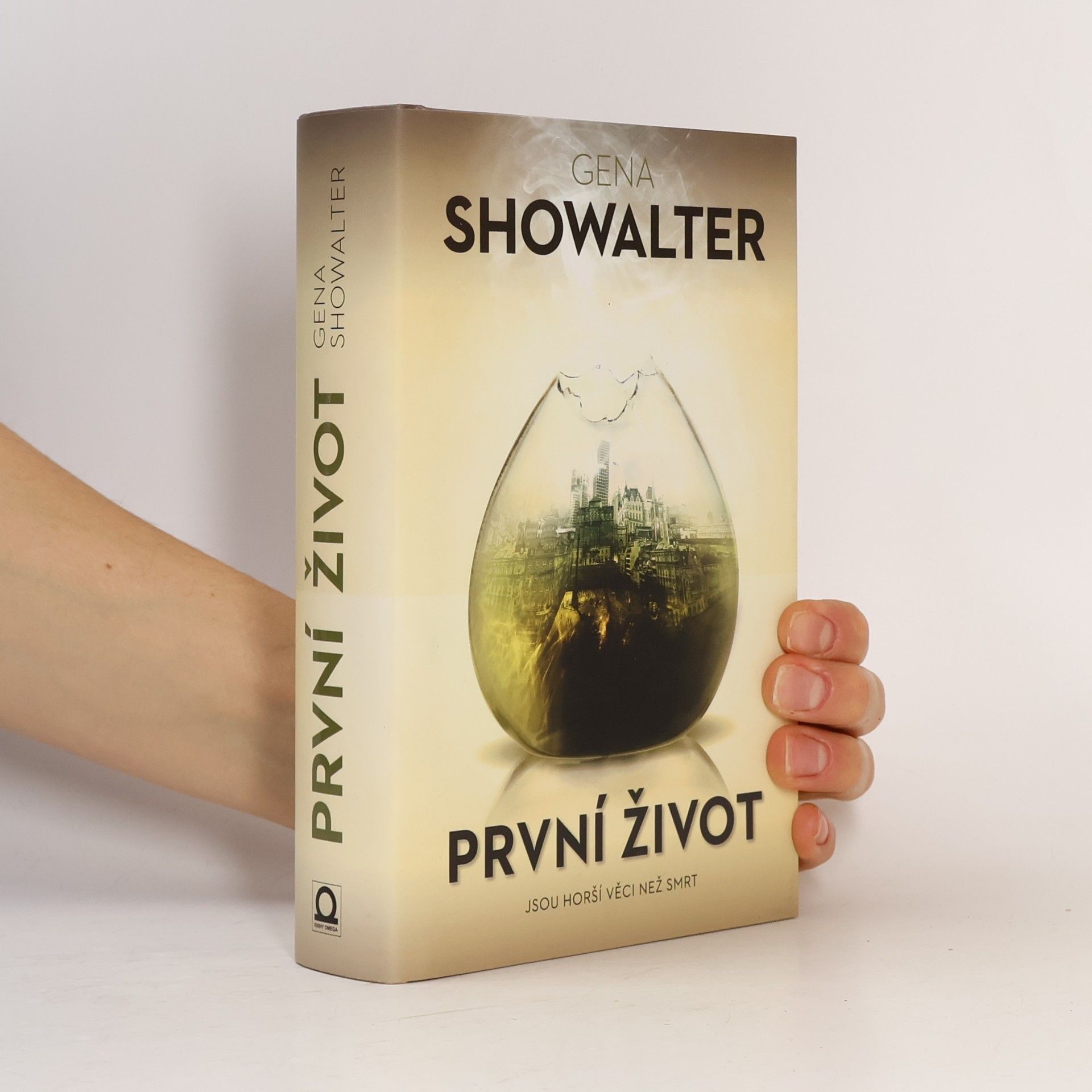 Gena Showalter První život