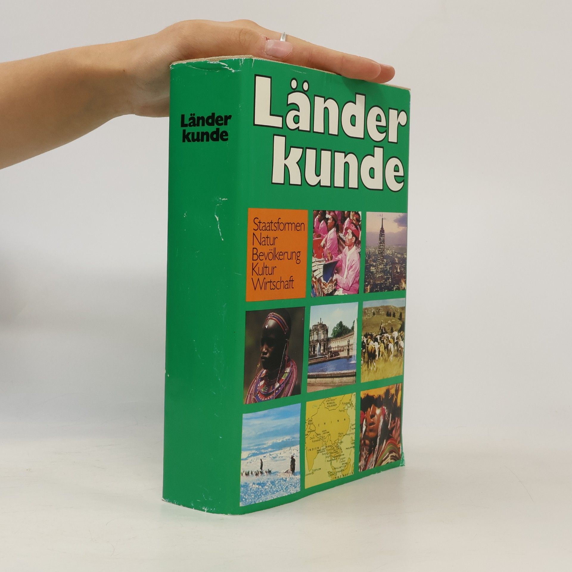 Länderkunde - Staatsformen-Natur-Bevölkerung-Kultur-Wirtschaft. mit 24 Farbtafeln, 320 Fotos und 58 Karten im Text. 1. Auflage.