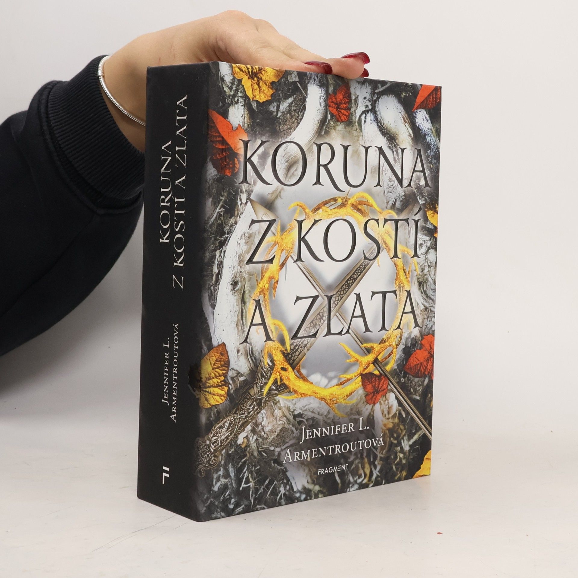 Jennifer L. Armentrout Koruna z kostí a zlata