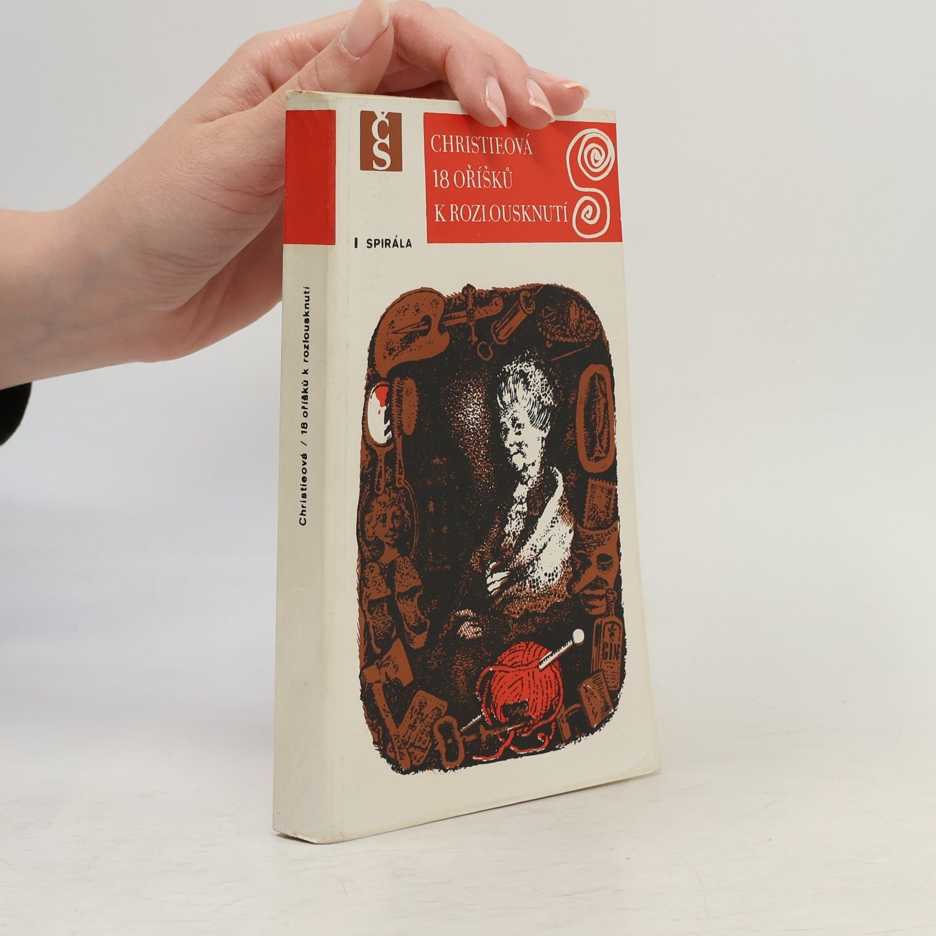 Agatha Christie 18 oříšků k rozlousknutí