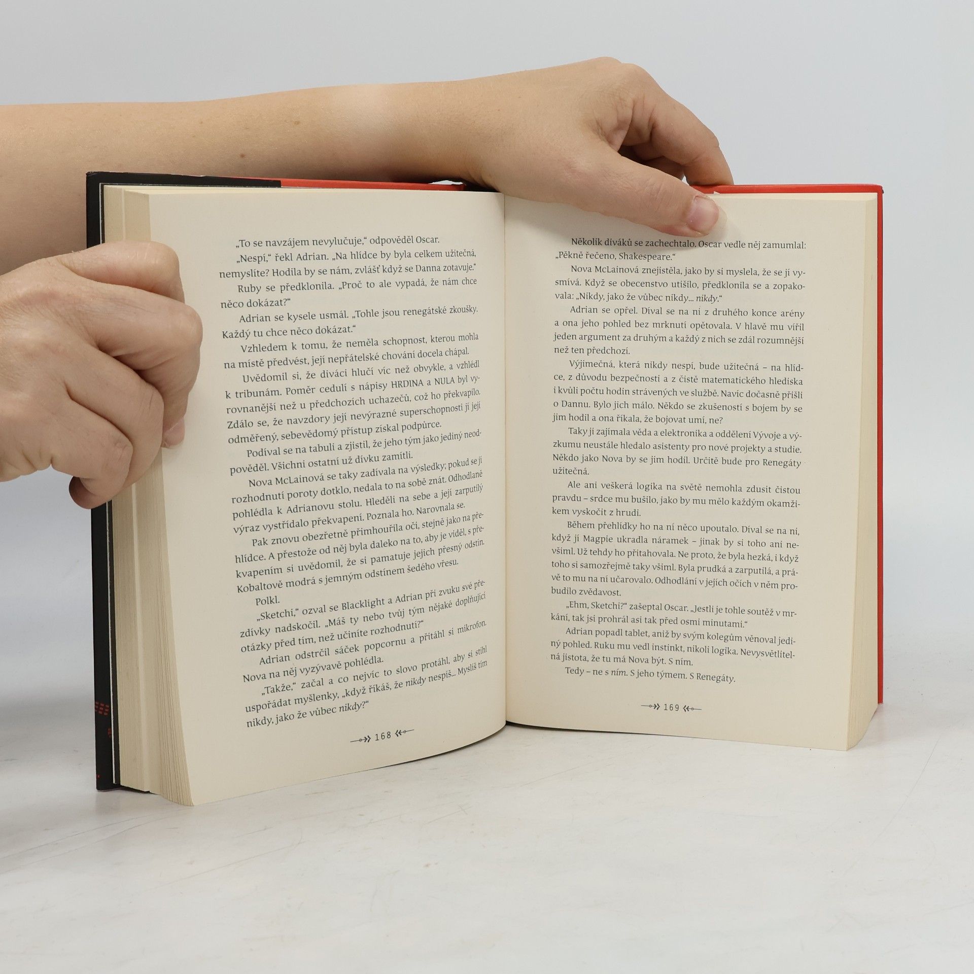 Marissa Meyer Renegáti