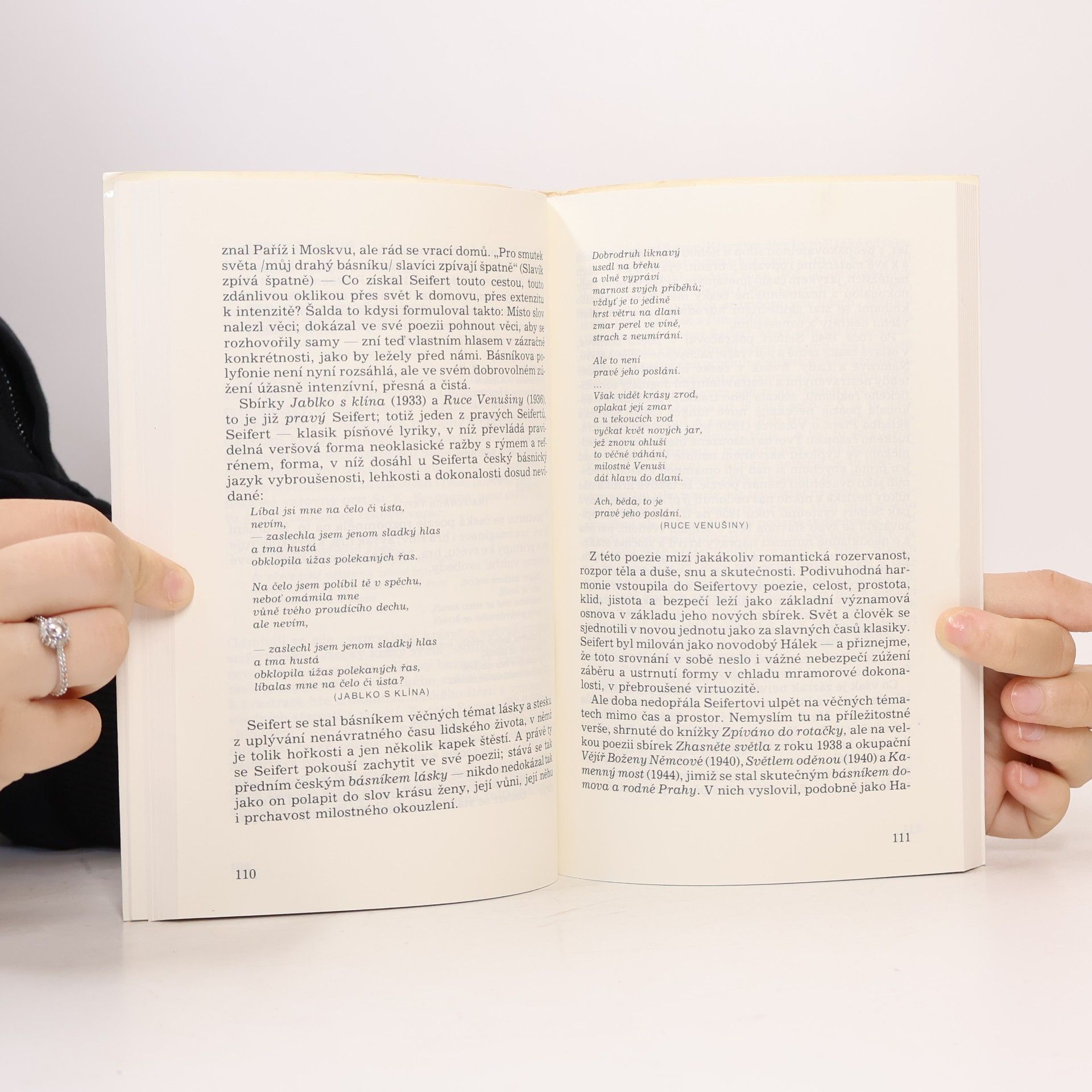 Květoslav Chvatík Melancholie a vzdor: Eseje o moderní české literatuře