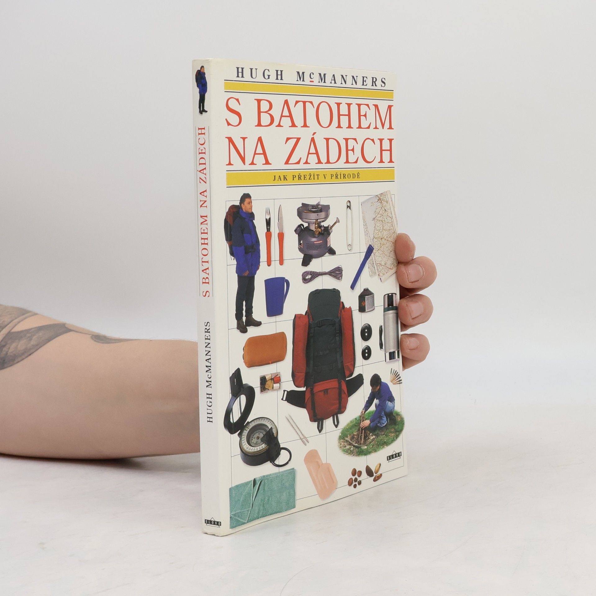 Hugh McManners S batohem na zádech