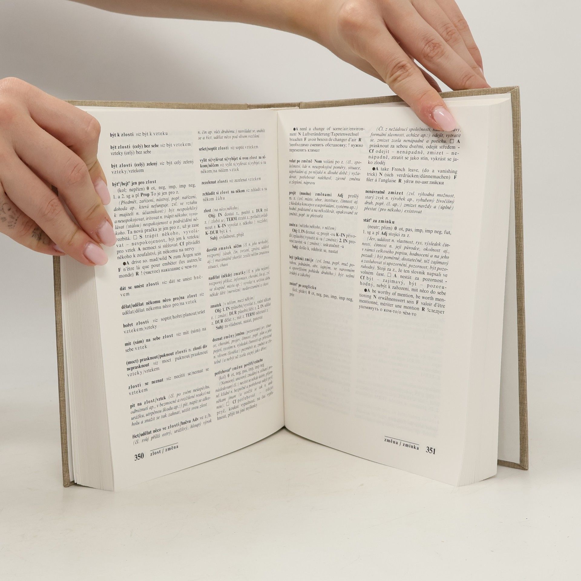 Jiří Hronek Slovník české frazeologie a idiomatiky. Výrazy slovesné. R-Ž
