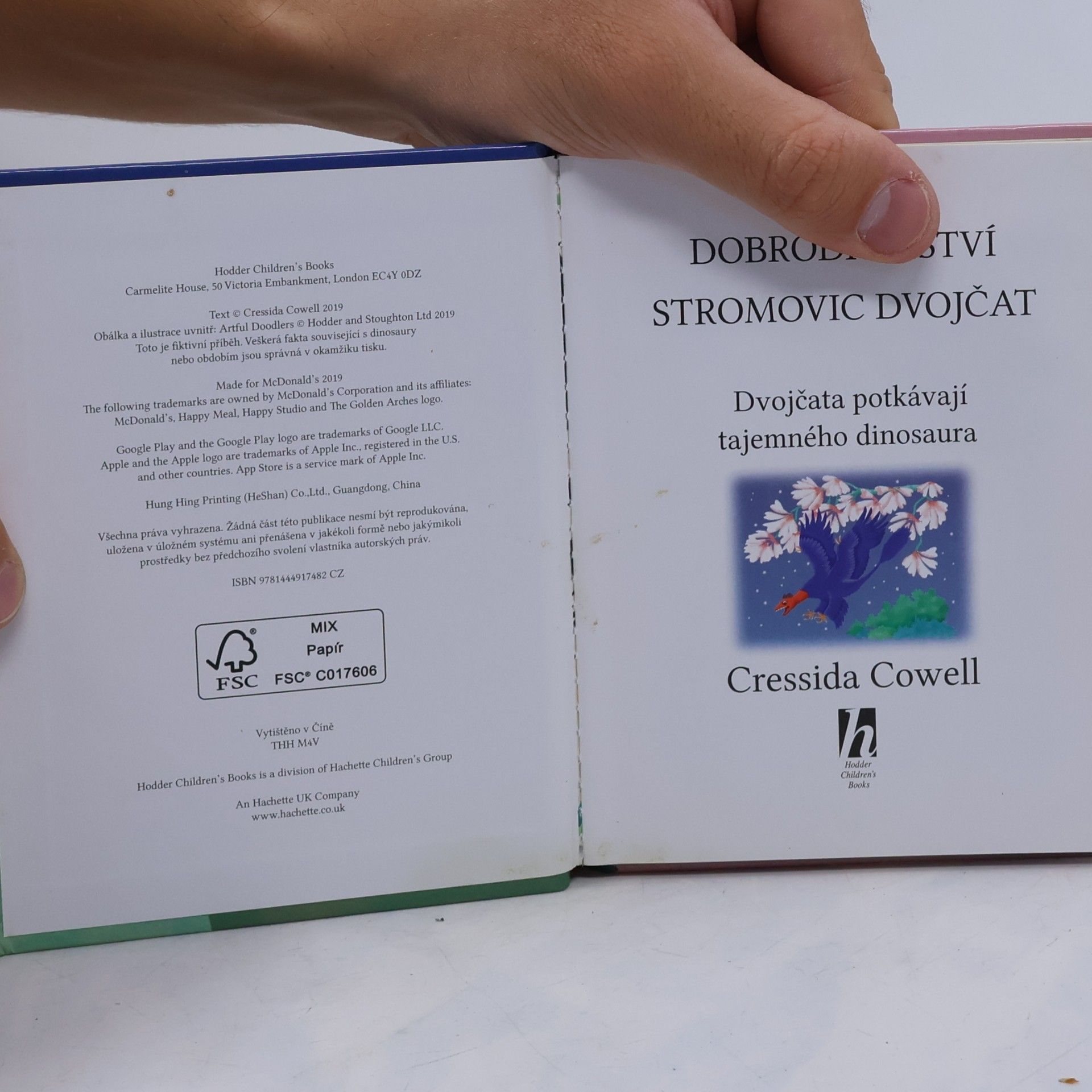 Cressida Cowell Dobrodružství Stromovic dvojčat: Dvojčata potkávají tajemného dinosaura