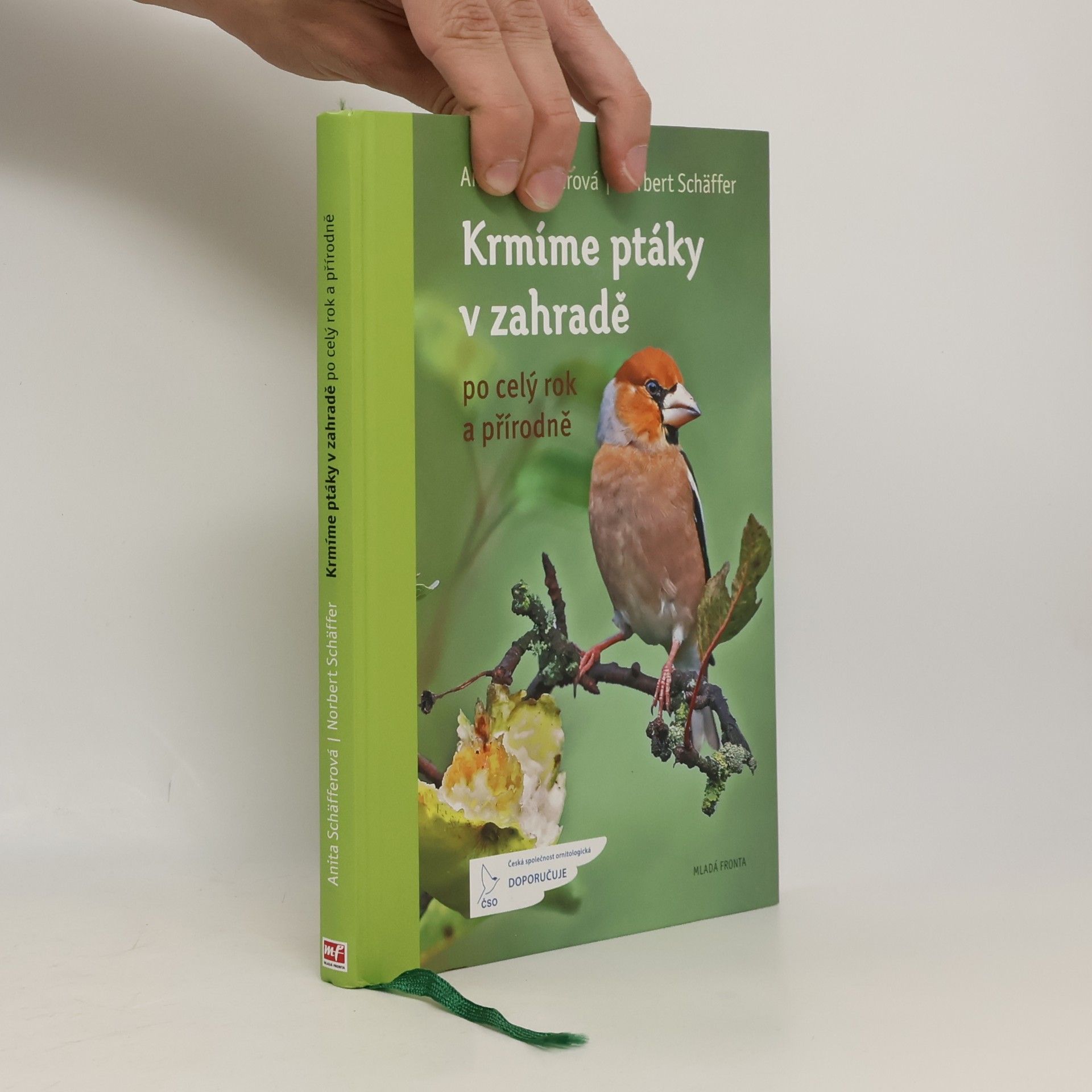 Norbert Schäffer Krmíme ptáky v zahradě : po celý rok a přírodně