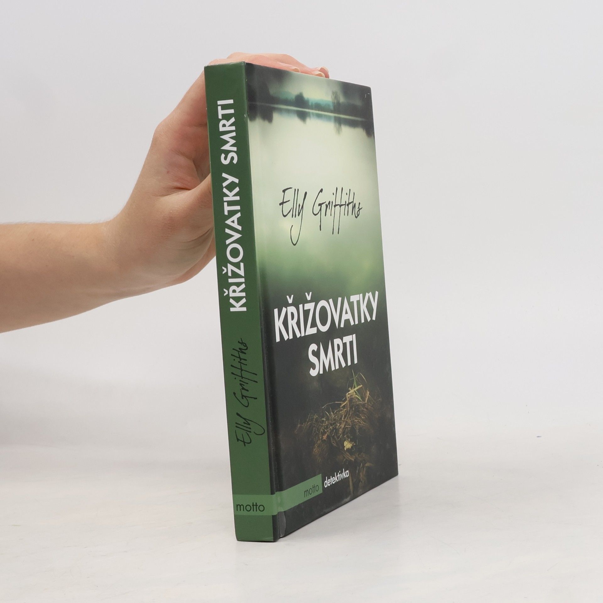 Elly Griffiths Křižovatky smrti