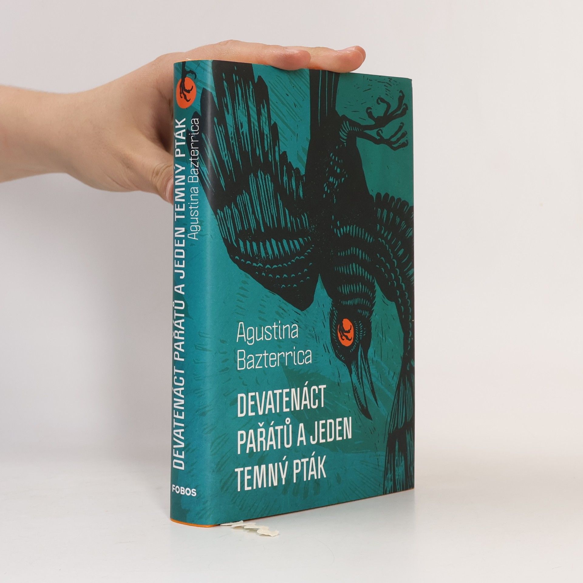 Agustina Bazterrica Devatenáct pařátů a jeden temný pták