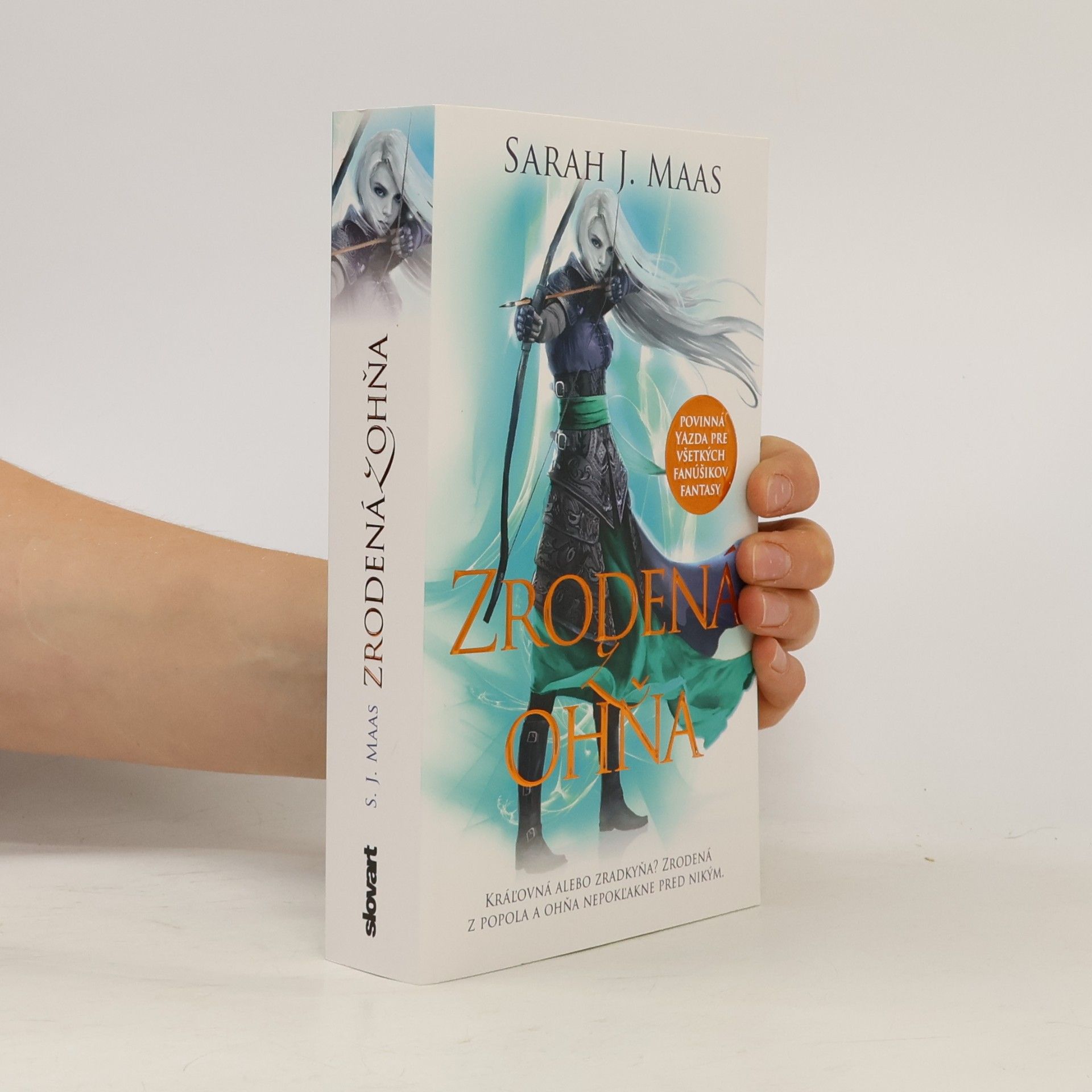 Sarah J. Maas Zrodená z ohňa