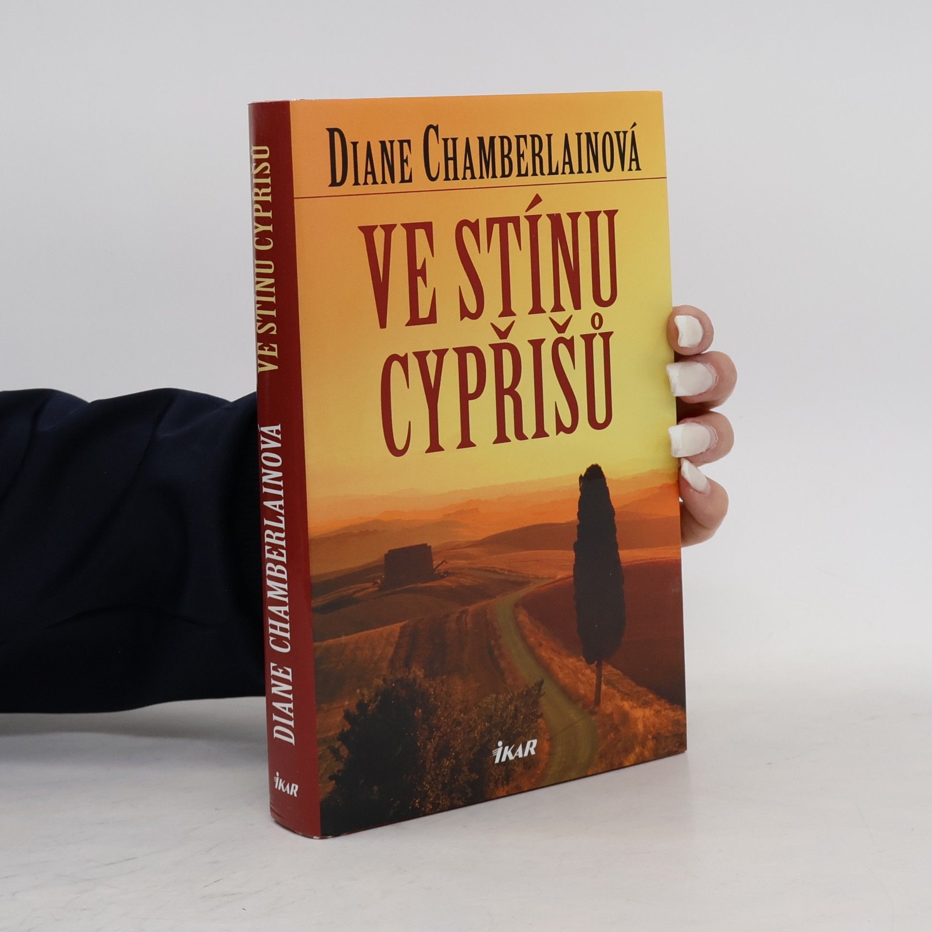 Ve stínu cypřišů