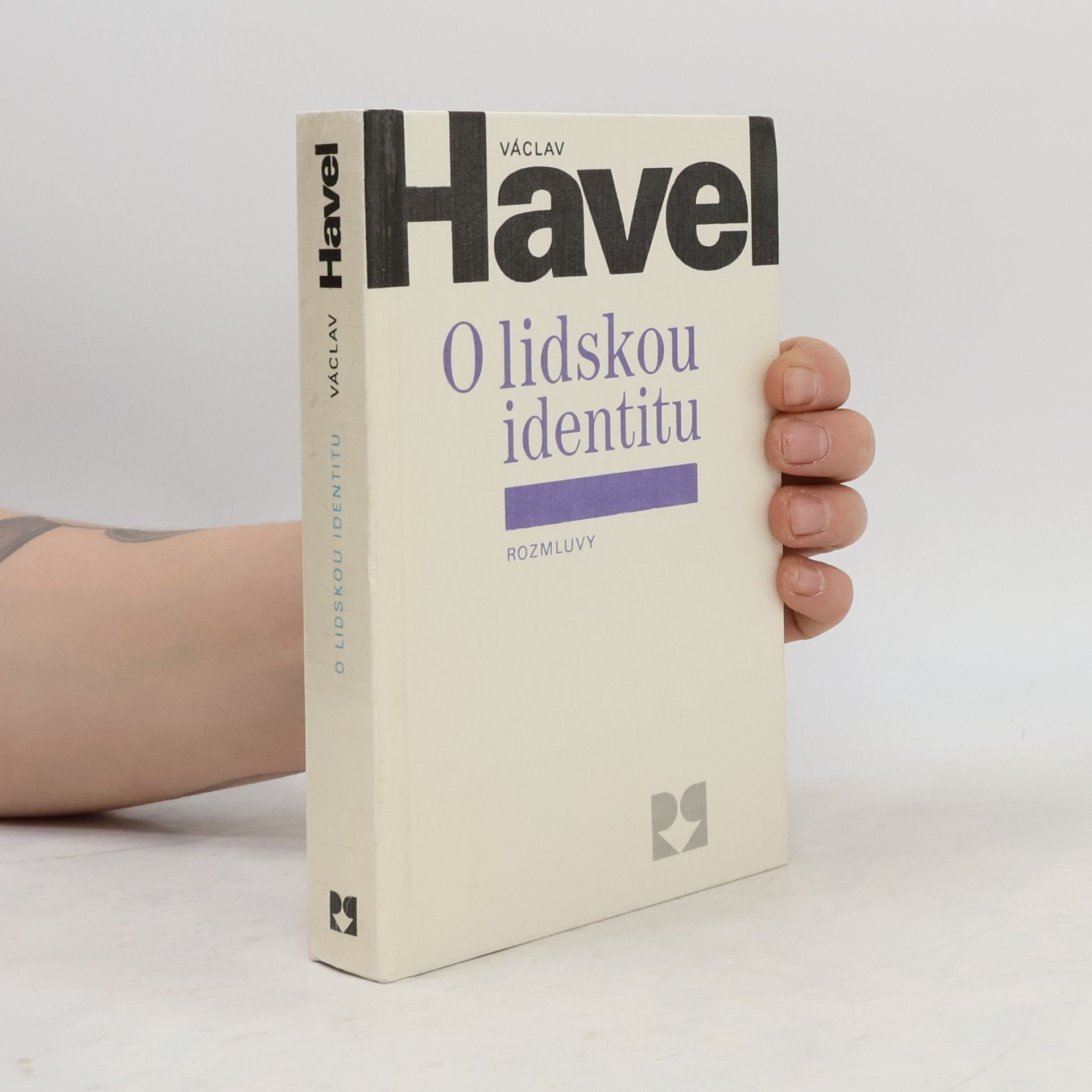 O lidskou identitu