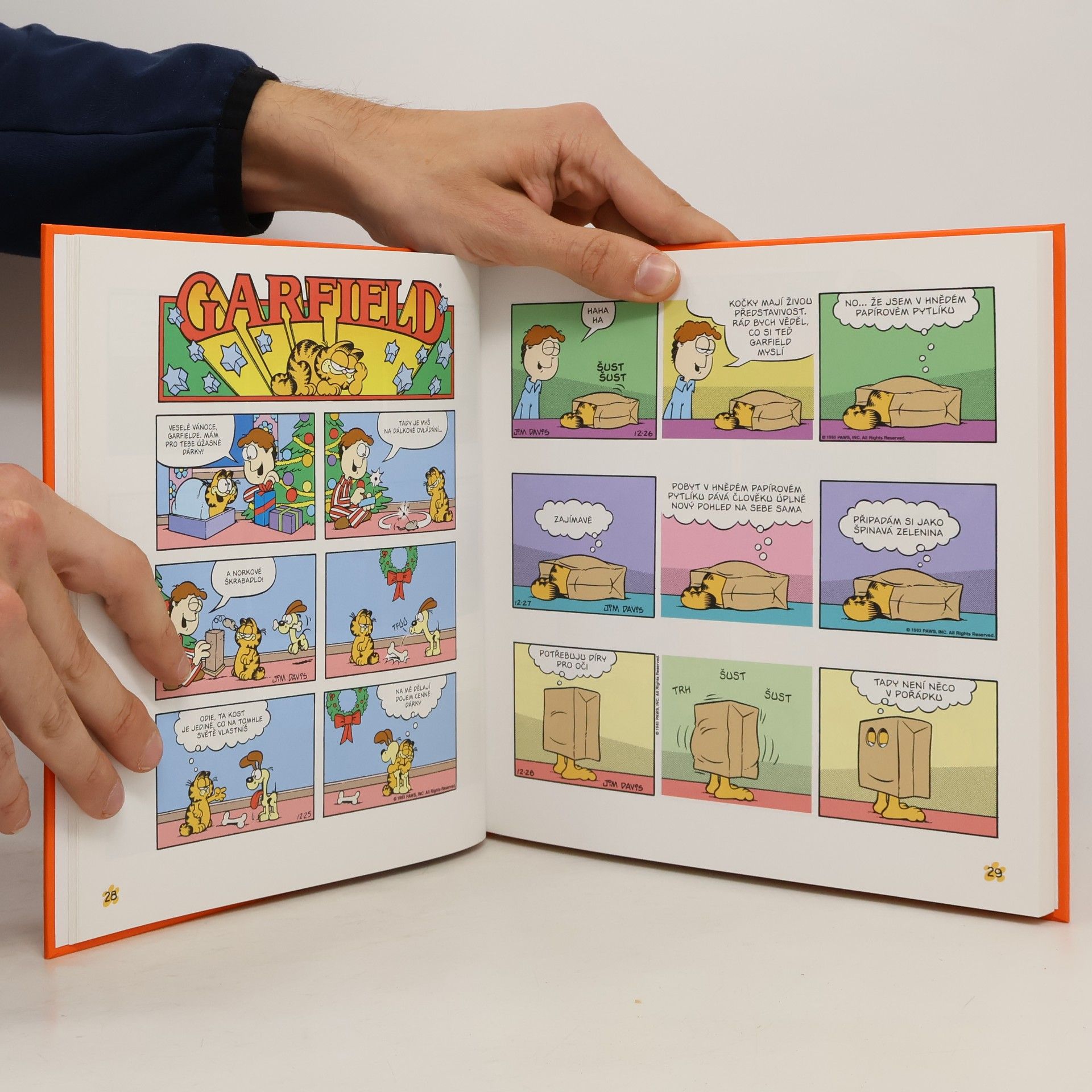 Jim Davis Garfield o dvou chodech