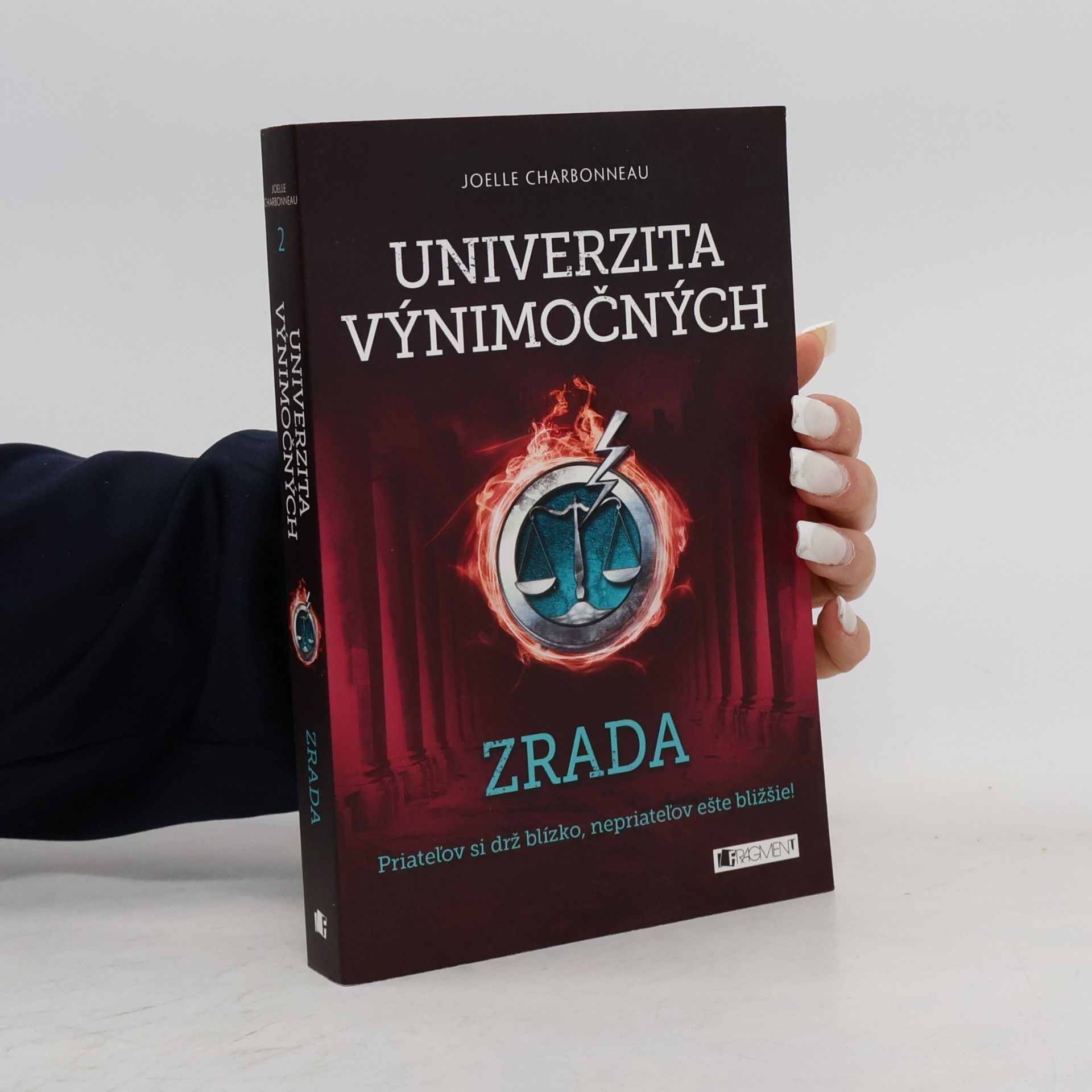 Joelle Charbonneau Univerzita výnimočných. Zrada