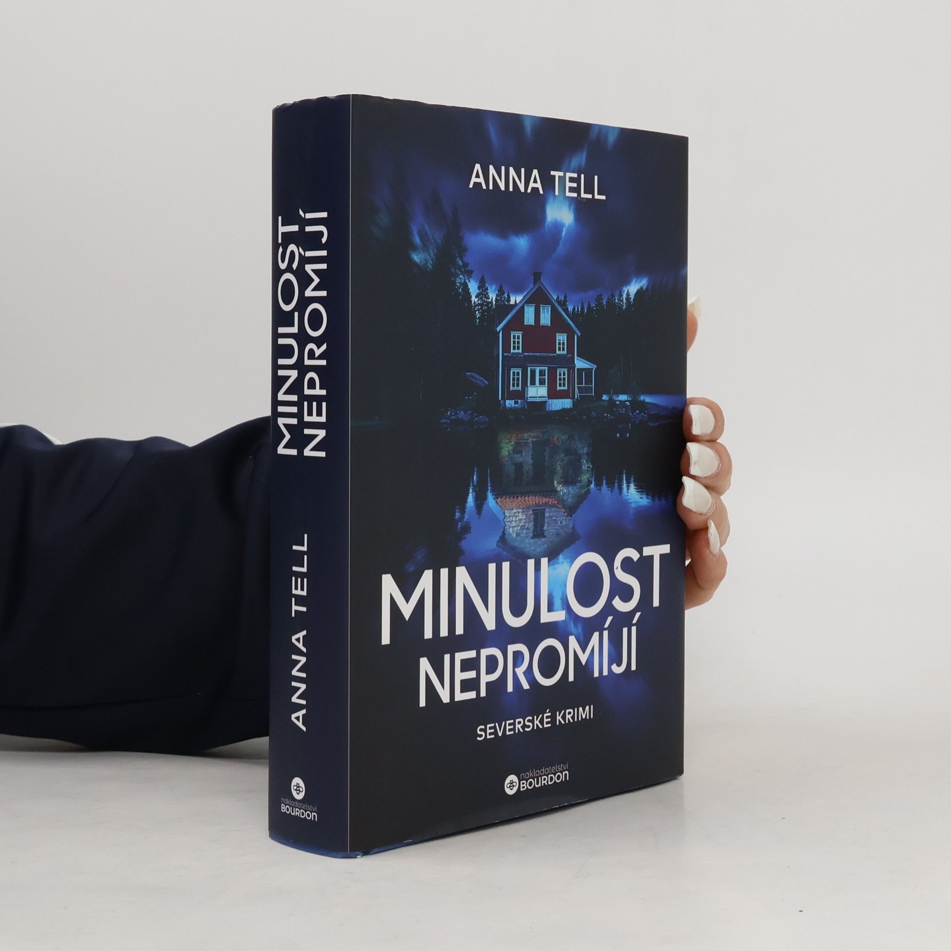Anna Tell Minulost nepromíjí