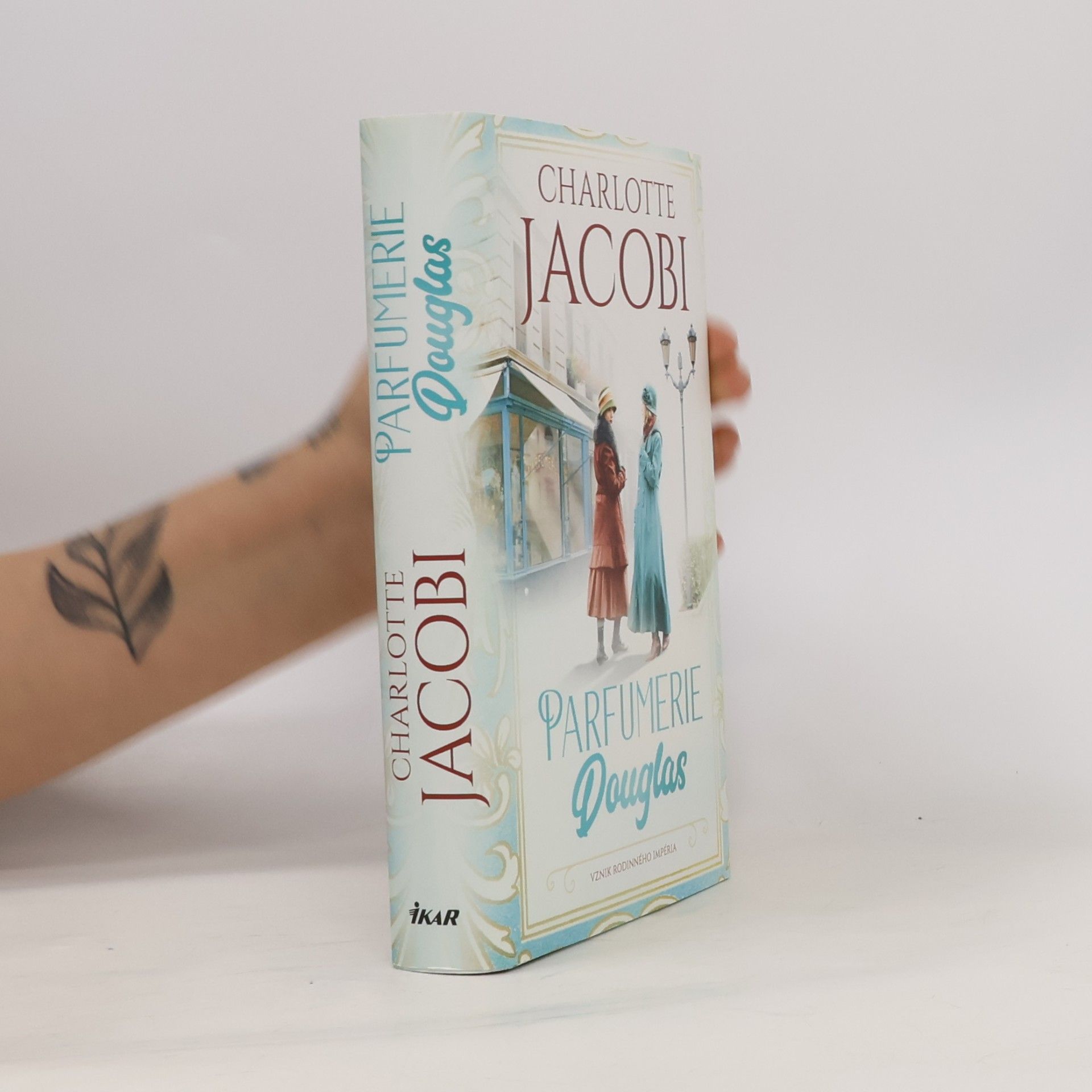 Charlotte Jacobi Parfumerie Douglas. Vznik rodinného impéria