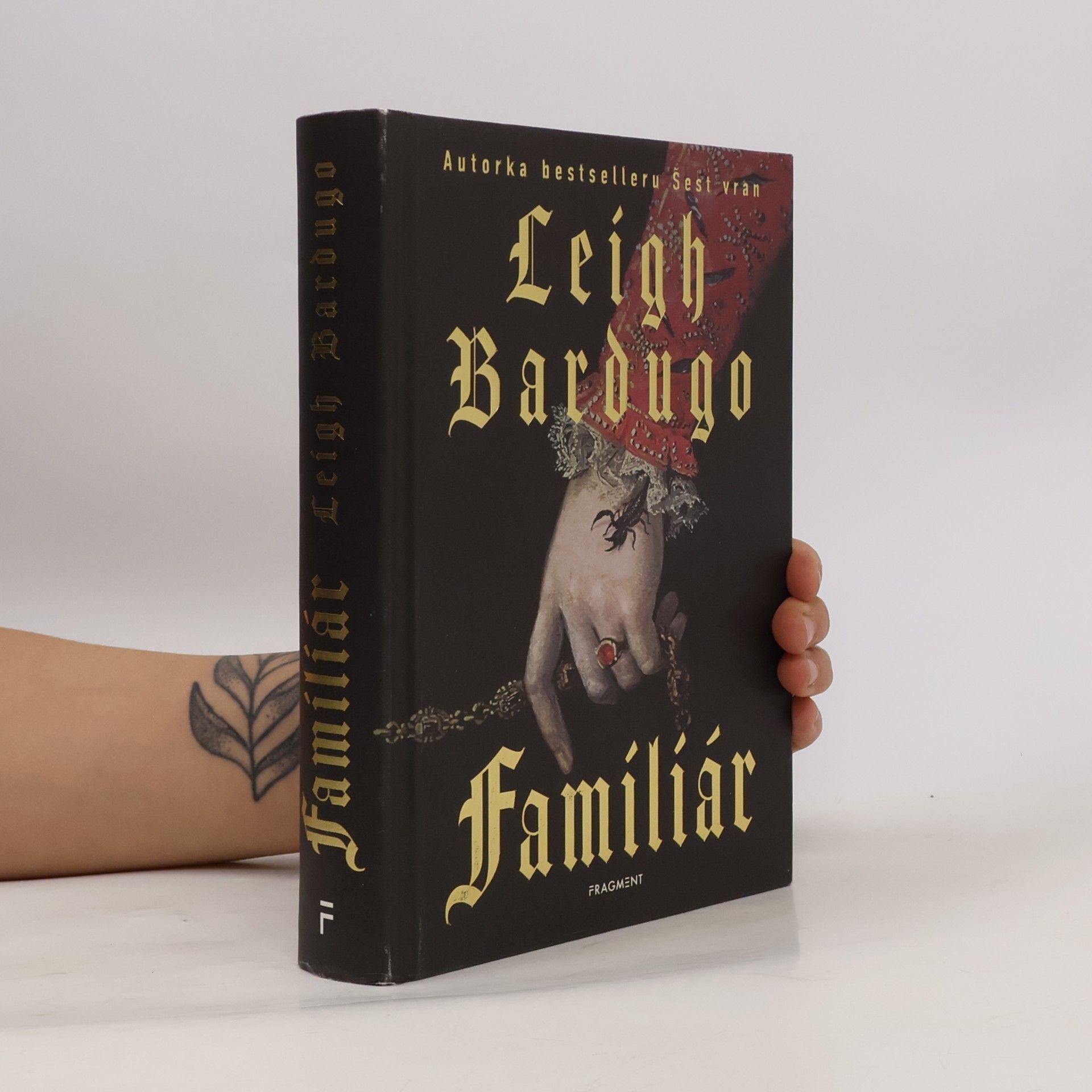 Leigh Bardugo Familiár