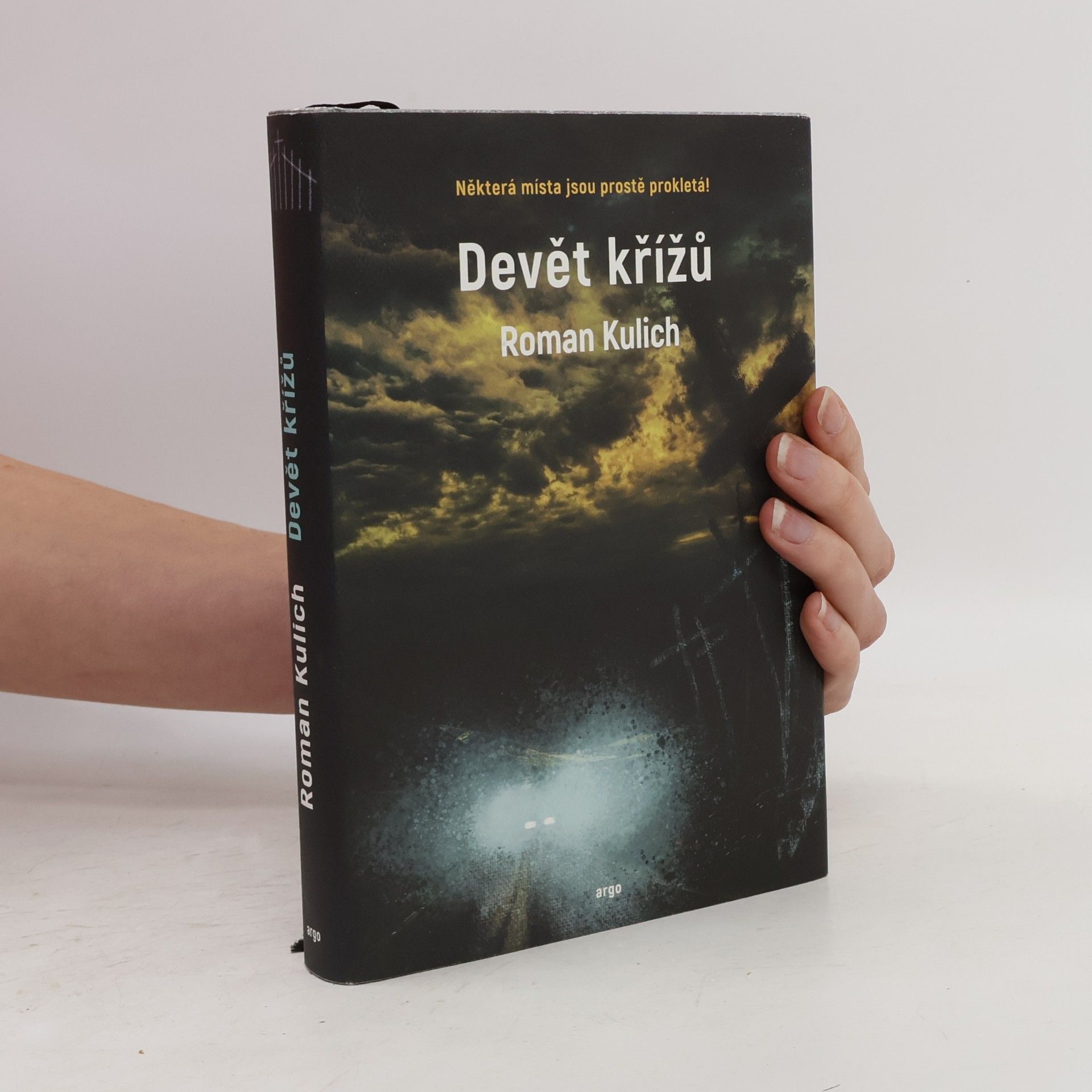 Roman Kulich Devět křížů