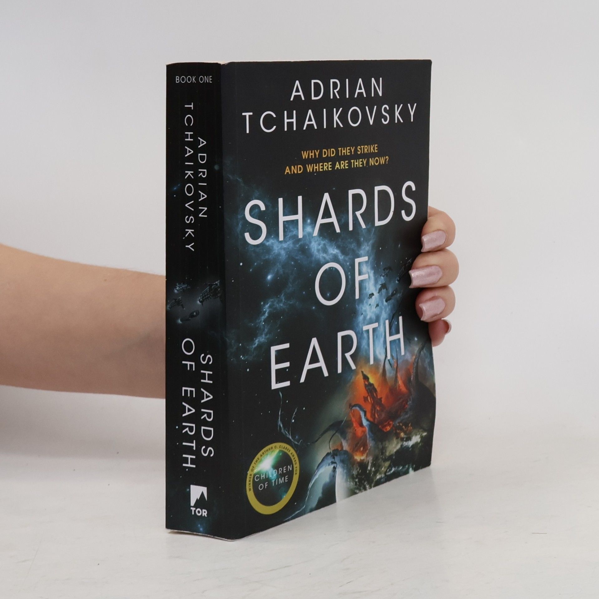 Adrian Tchaikovsky Shards of Earth