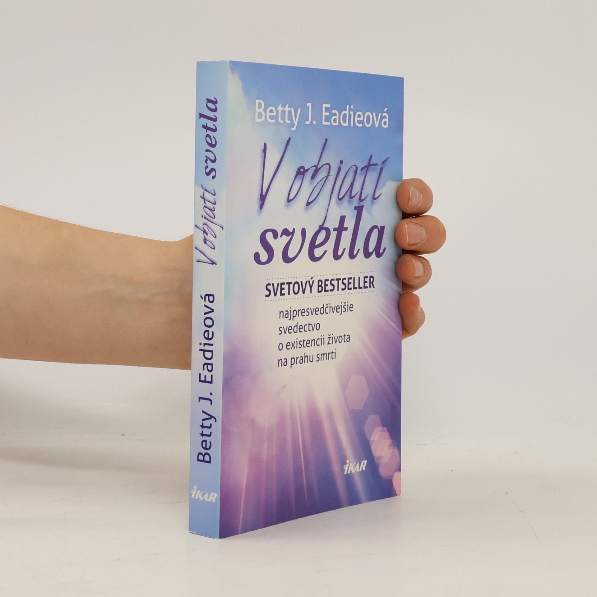Betty J. Eadie V objatí svetla