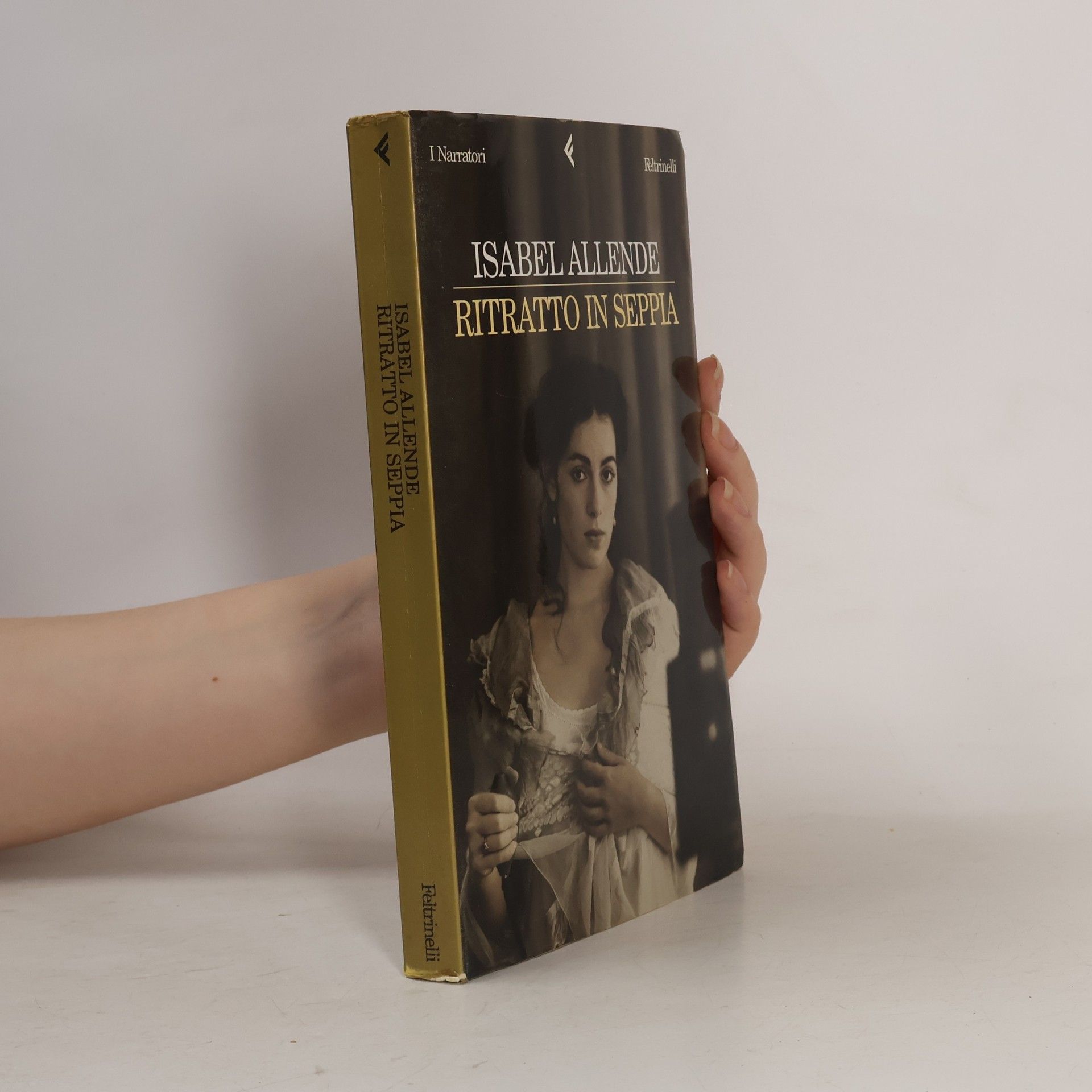 Isabel Allende Ritratto in seppia