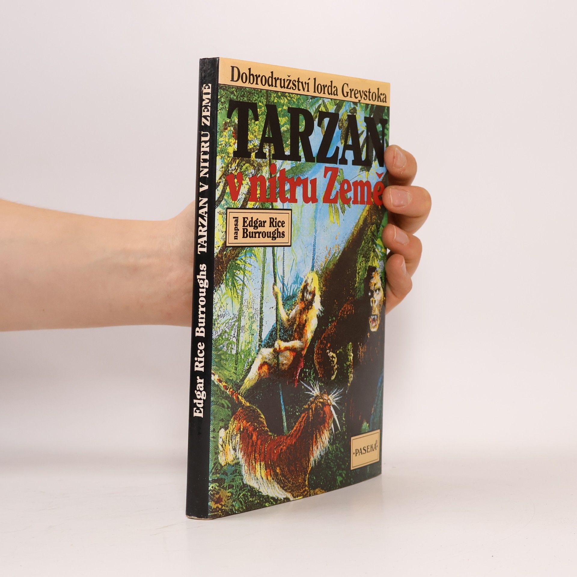 Edgar Rice Burrroughs Tarzan v nitru země