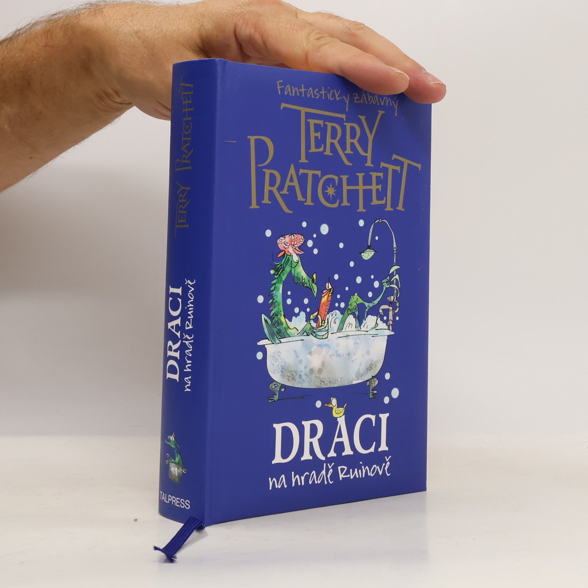 Terry Pratchett Draci na hradě Ruinově