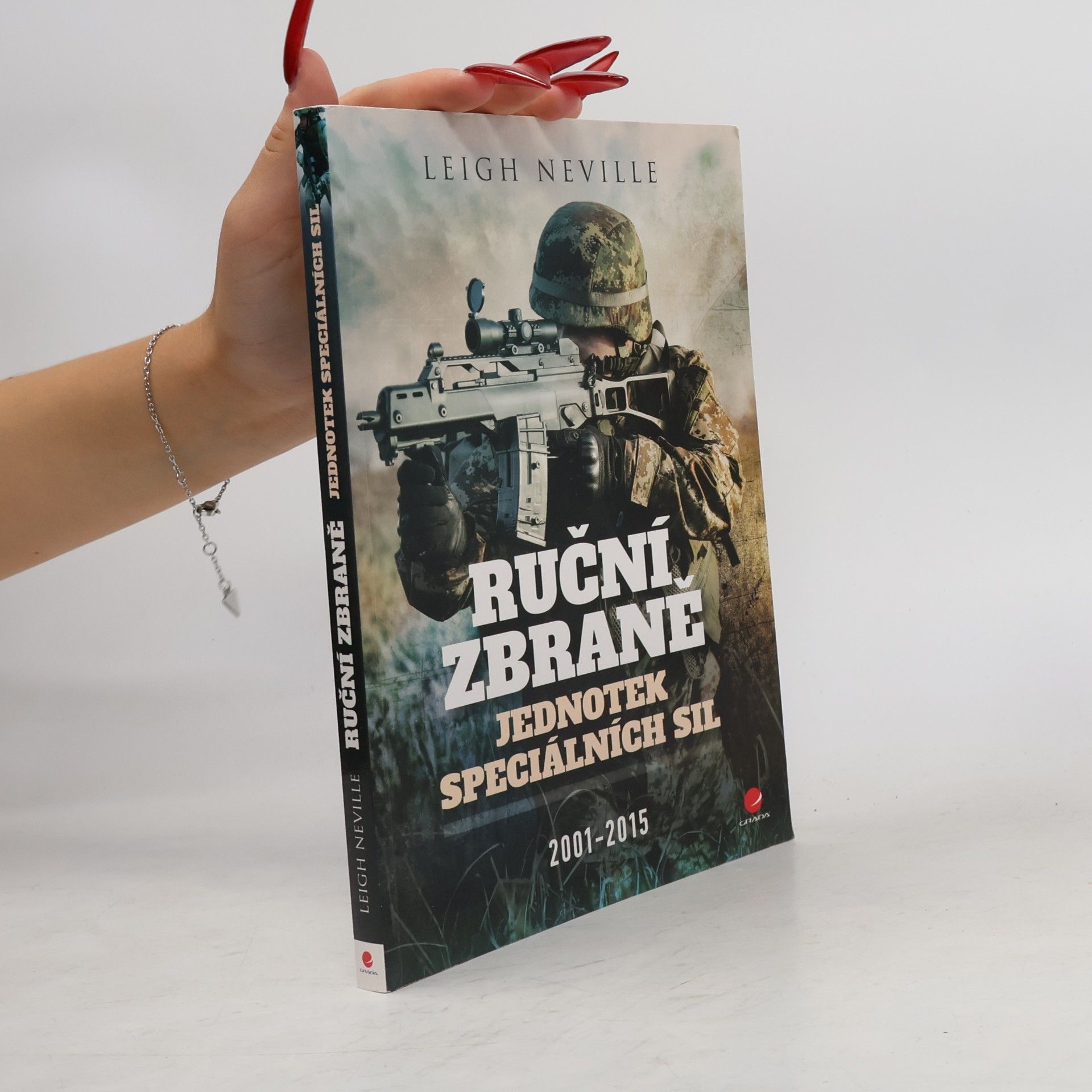 Leigh Neville Ruční zbraně jednotek speciálních sil 2001-2015