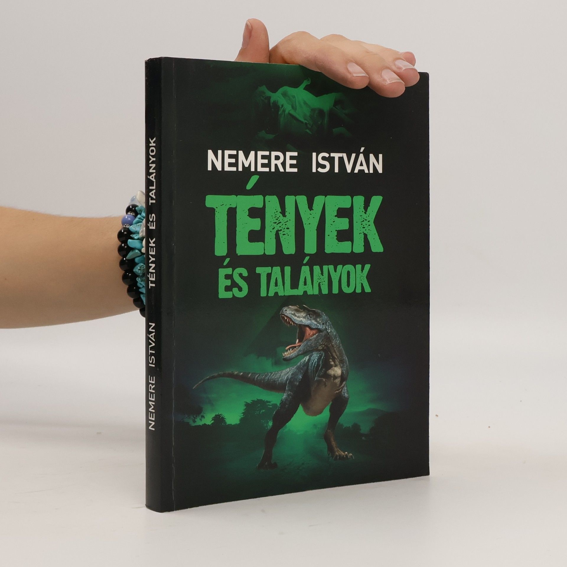 Tények és talányok
