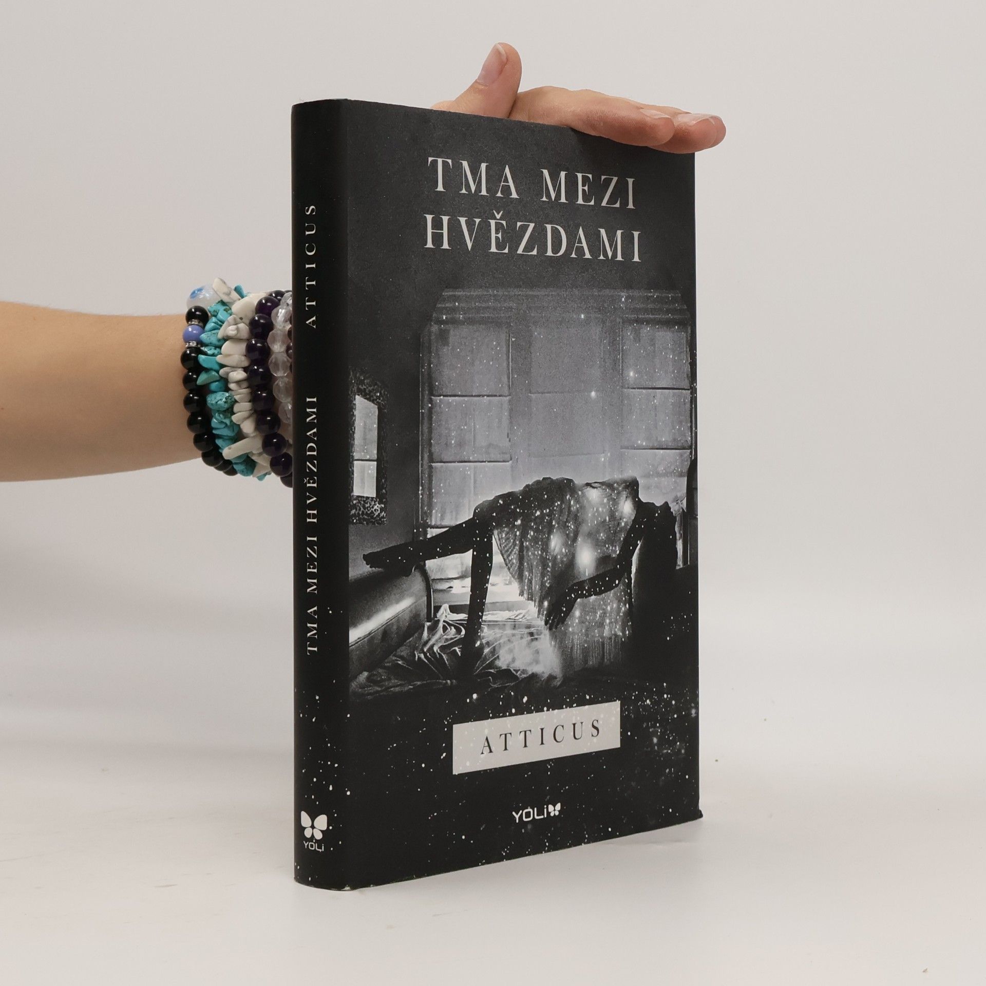 Atticus Tma mezi hvězdami