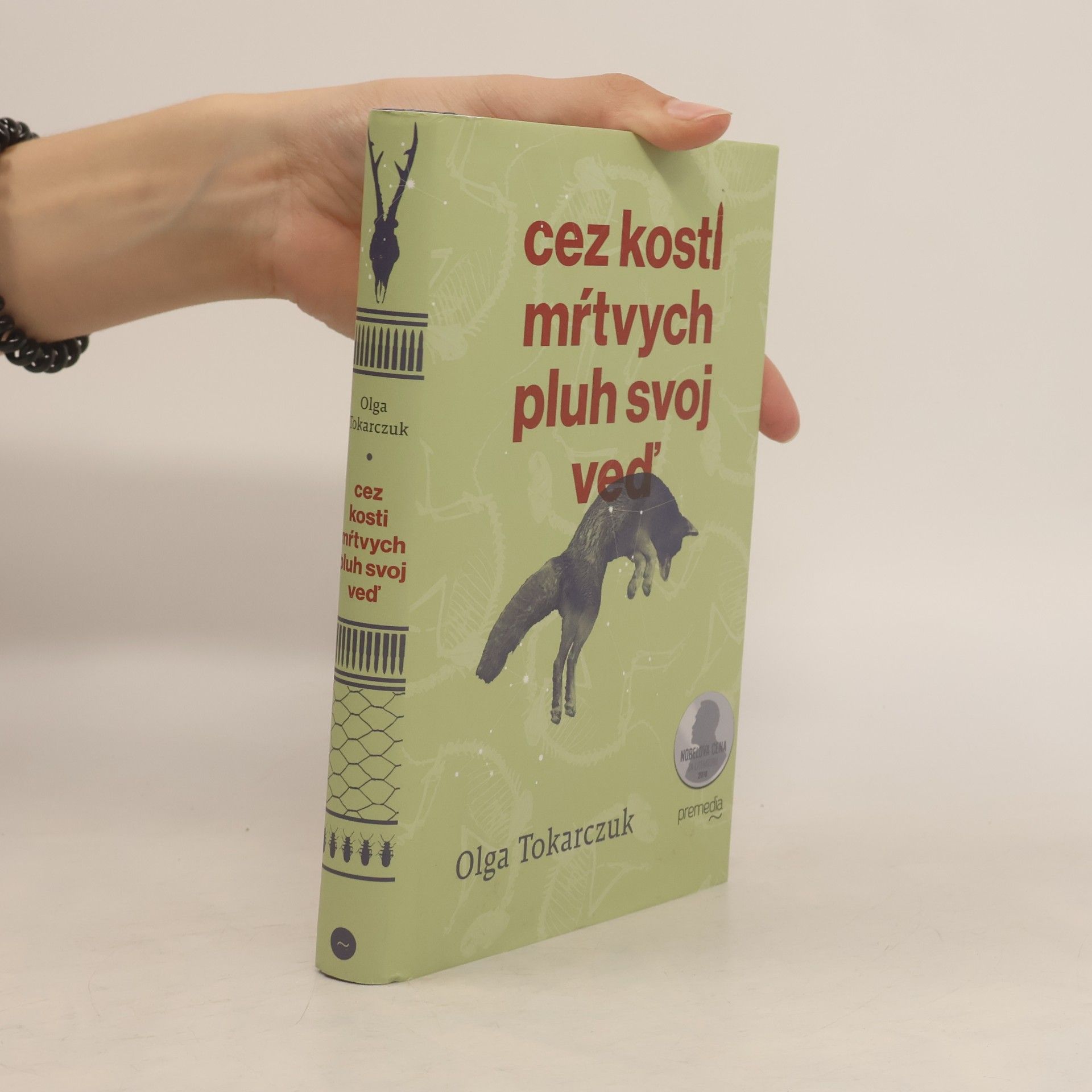 Olga Tokarczuk Cez kosti mŕtvych pluh svoj veď