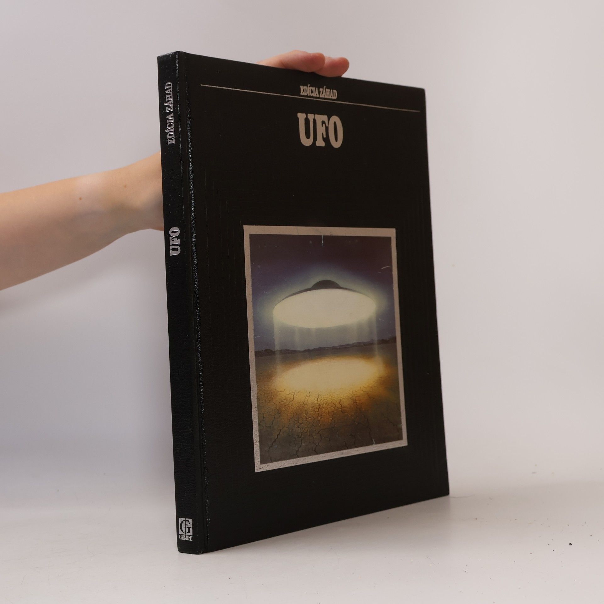 Various authors Edícia Záhad: UFO