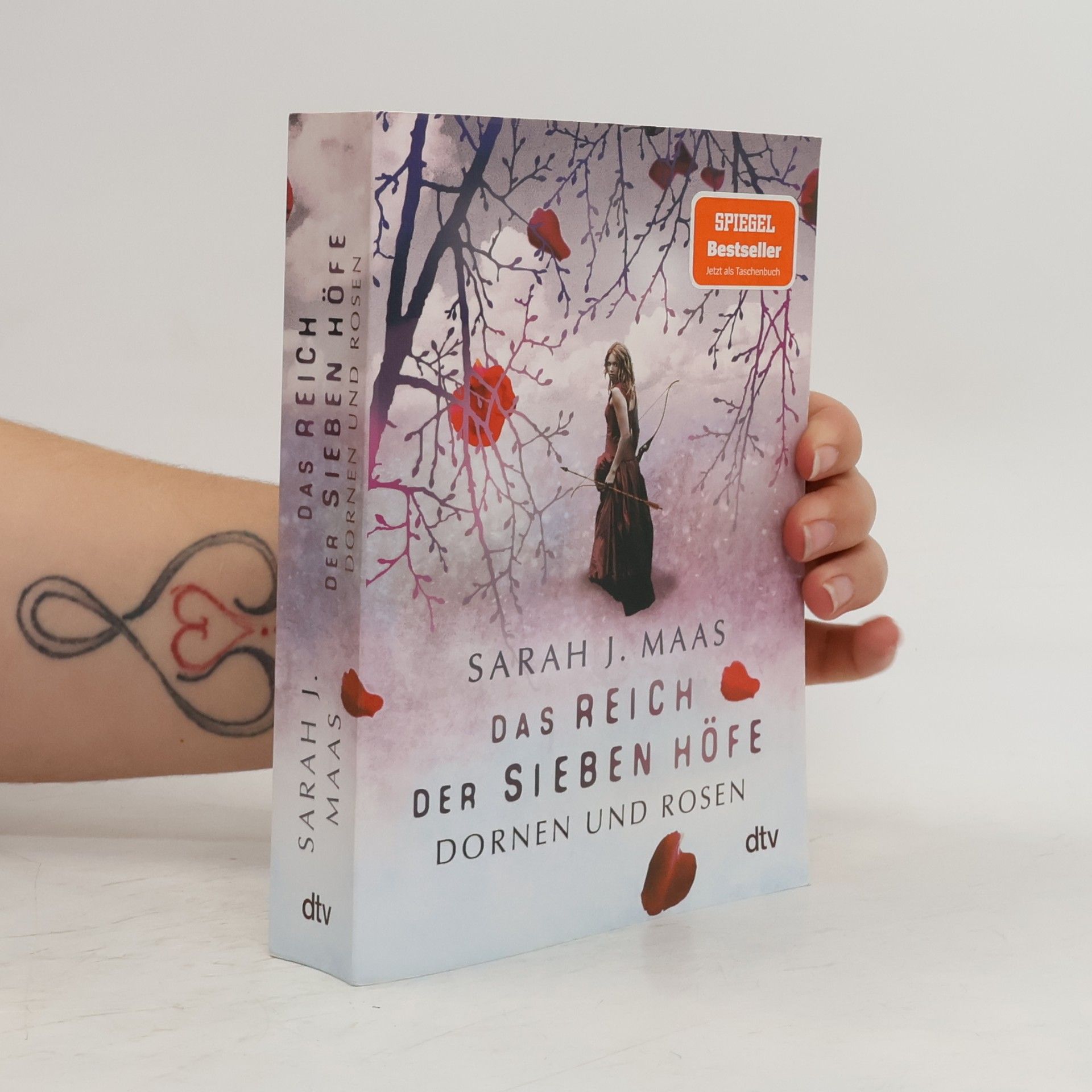 Sarah J. Maas Das Reich der sieben Höfe. Dornen und Rosen