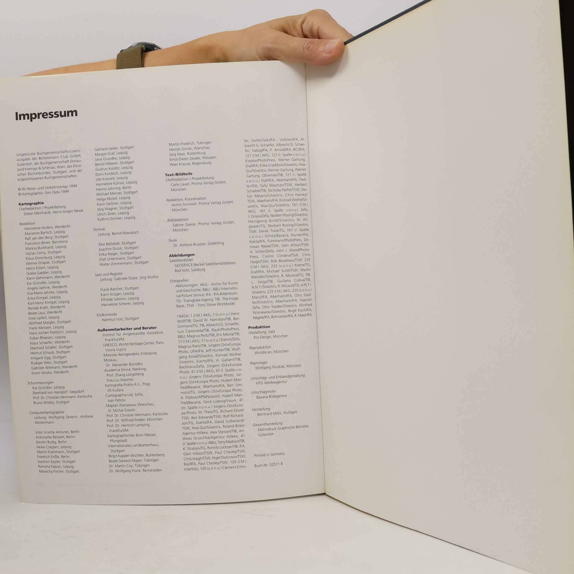 Ambros Brucker Bertelsmann Weltatlas 2000. Das neue Kartenbild der Erde