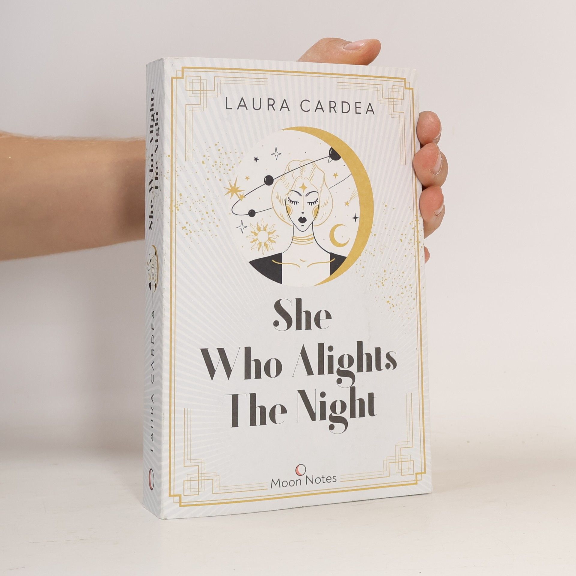 Laura Cardea She who alights the night
