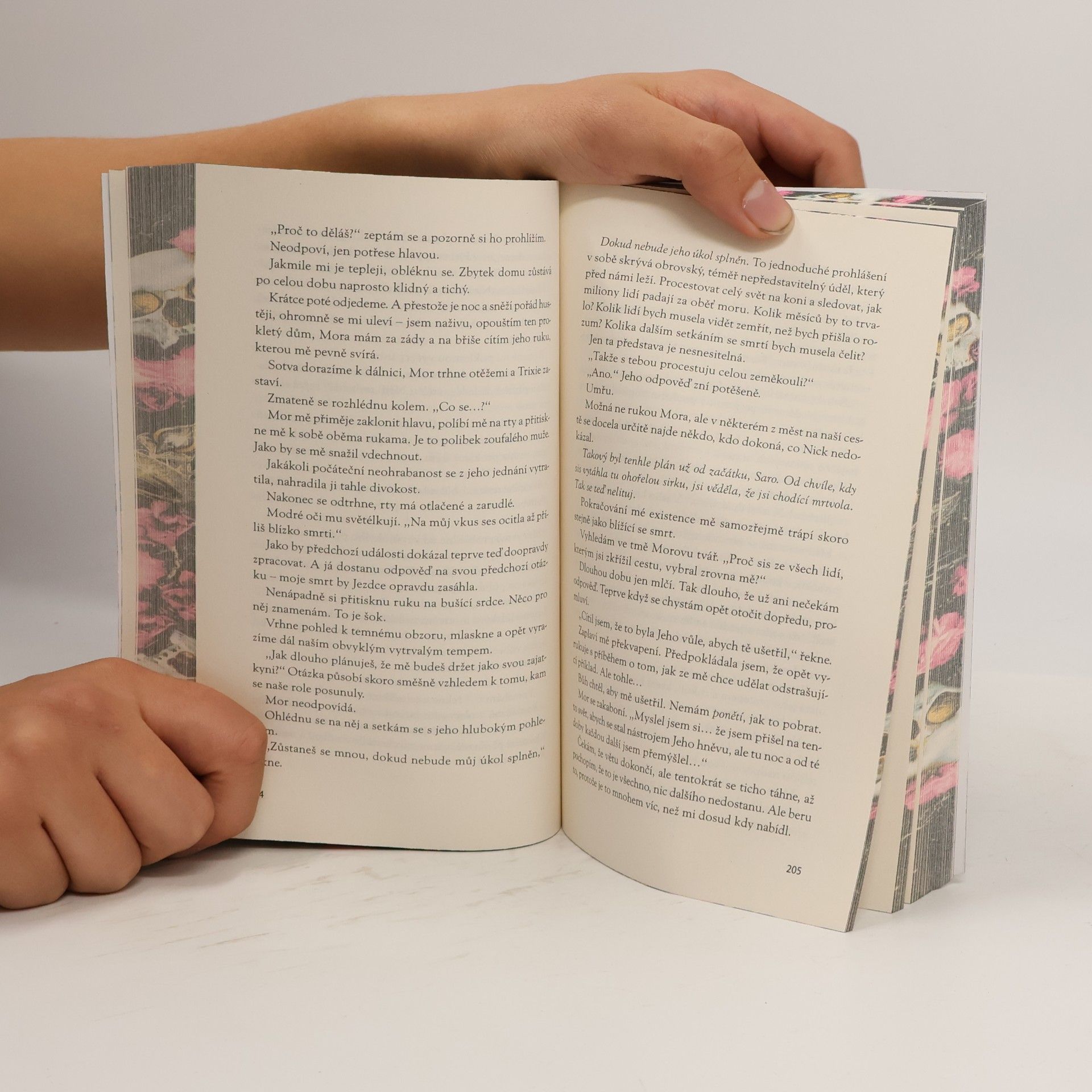 Laura Thalassa Mor
