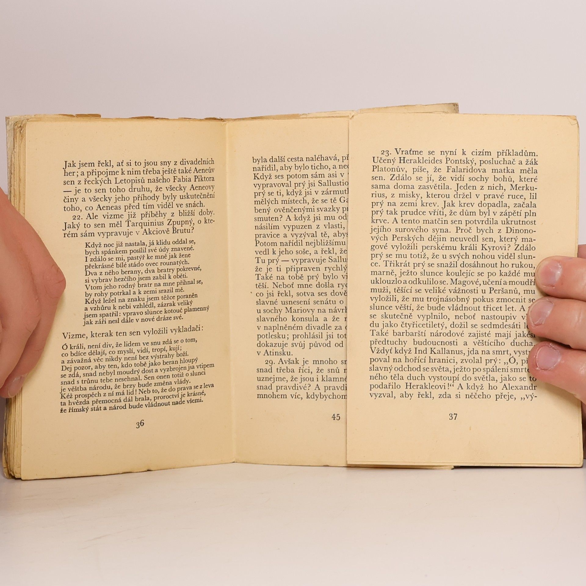 M. Tulli̇us Cicero Předtuchy a výstrahy
