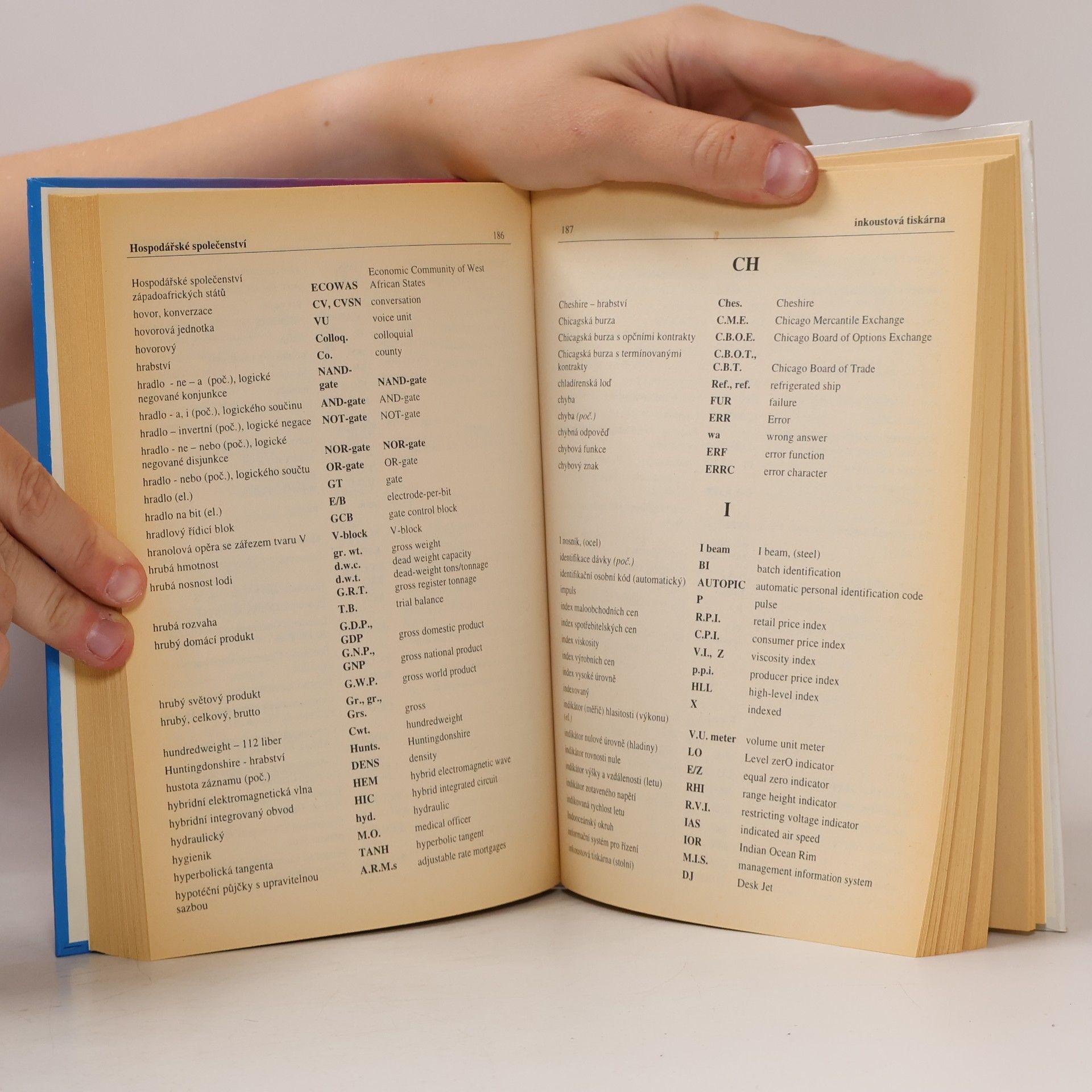 Josef Slováček Slovník anglických zkratek. English abbreviations' dictionary