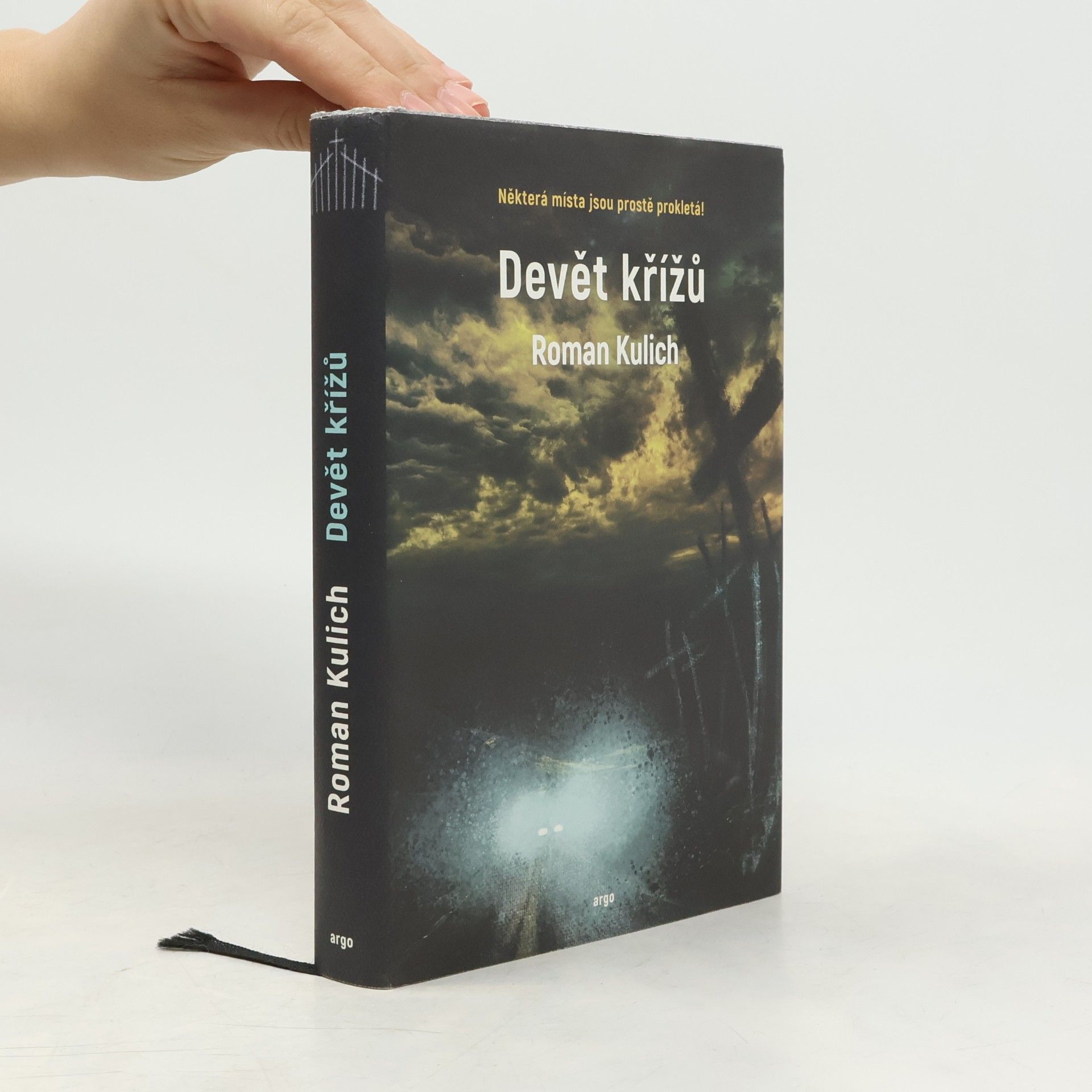 Robert Pilch Devět křížů
